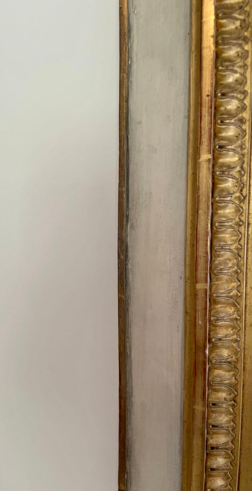 XIXe siècle Grand miroir victorien ancien en bois doré et peint en blanc en vente