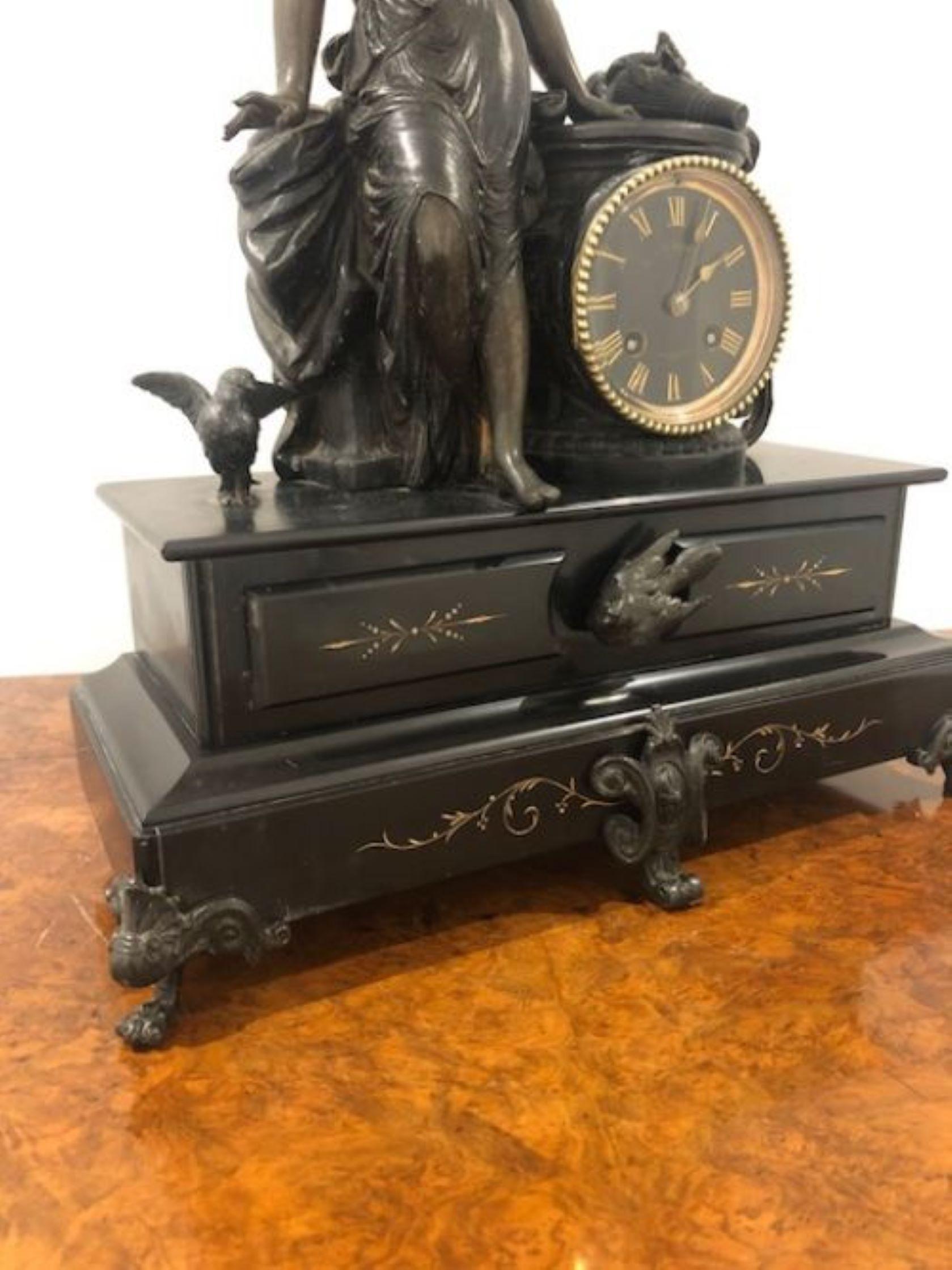 Laiton Grande horloge de cheminée victorienne ancienne de qualité en vente