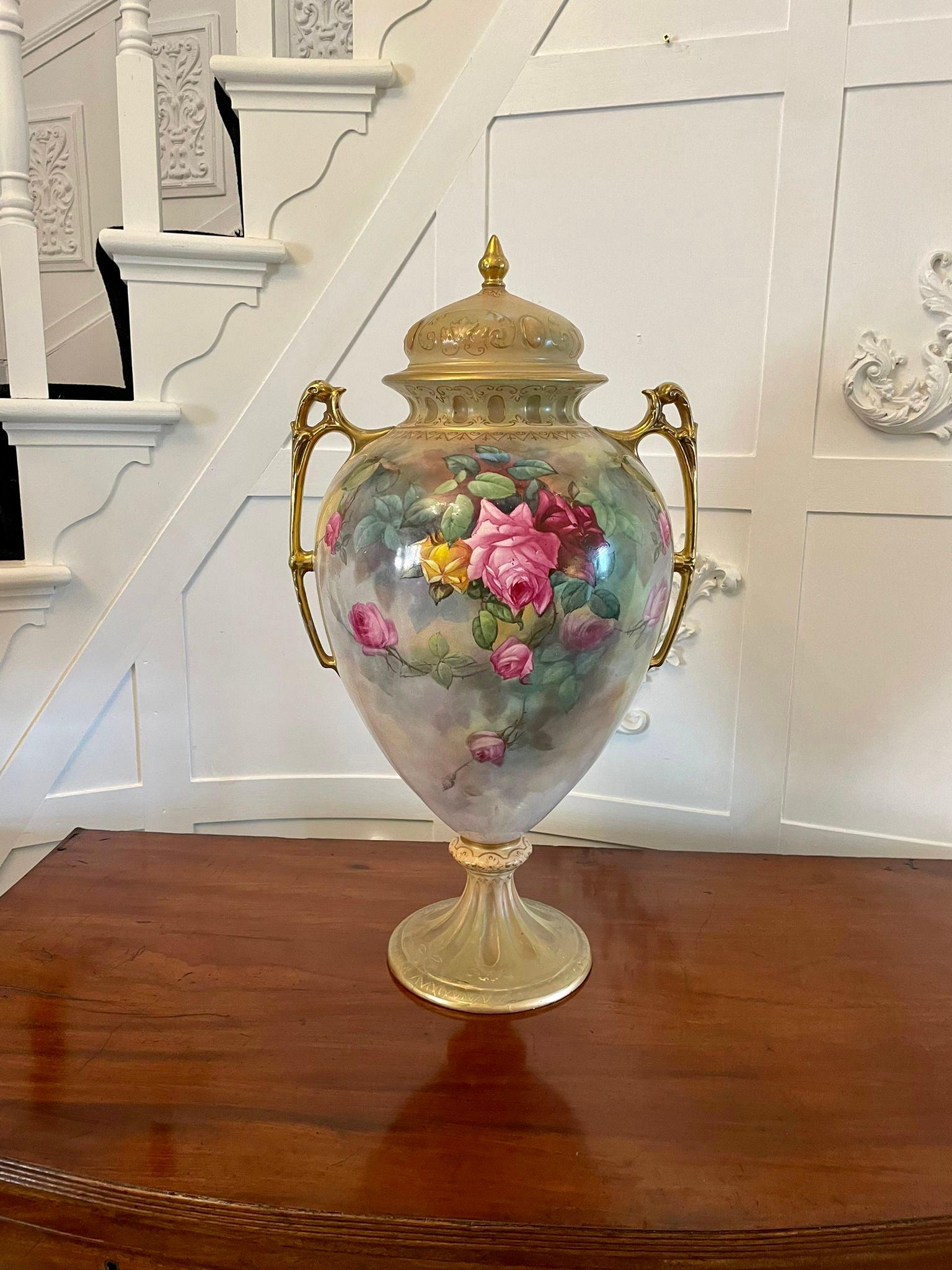 Victorien Grand vase à couvercle Royal Crown Devon de qualité ancienne et victorienne en vente