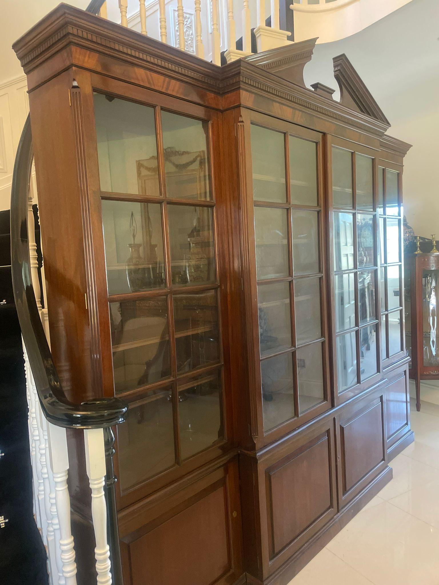 Large Antique Victorian Superb Quality Mahogany Breakfront Bookcase  For Sale 3