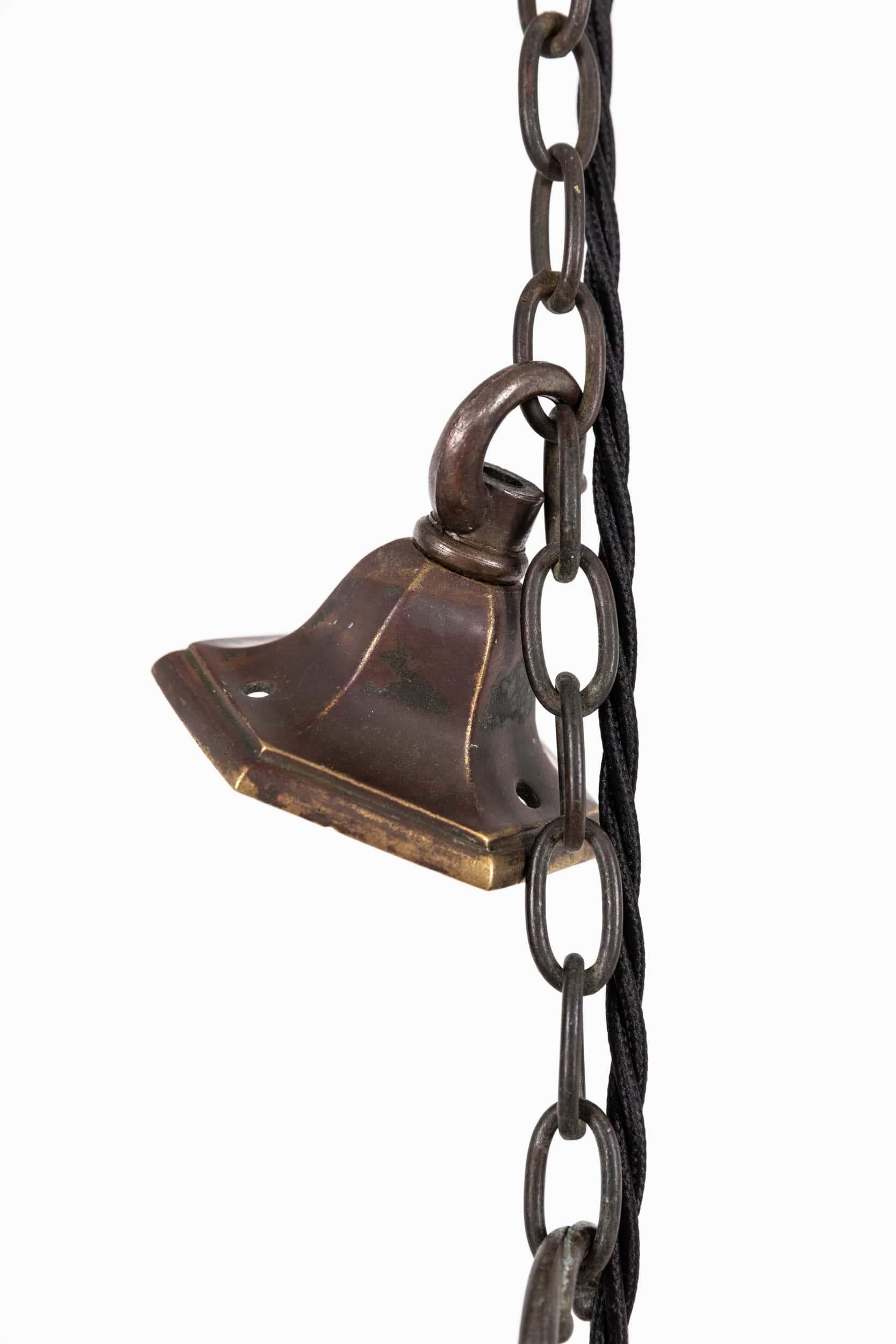 Große antike Vintage Art Deco dekorative Opalglas-Hängeleuchte, ca. 1930 (Gepresst) im Angebot