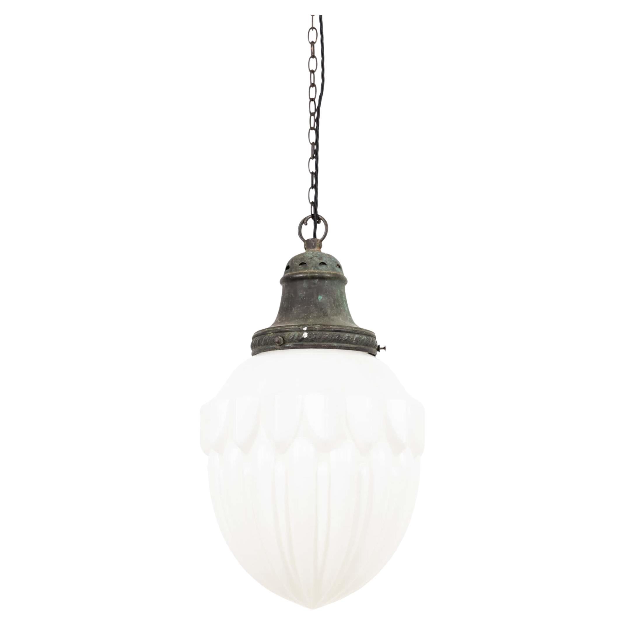 Grande lampe suspendue en verre opalin décoratif A.I.C. Vintage Art Deco, c.C.1930