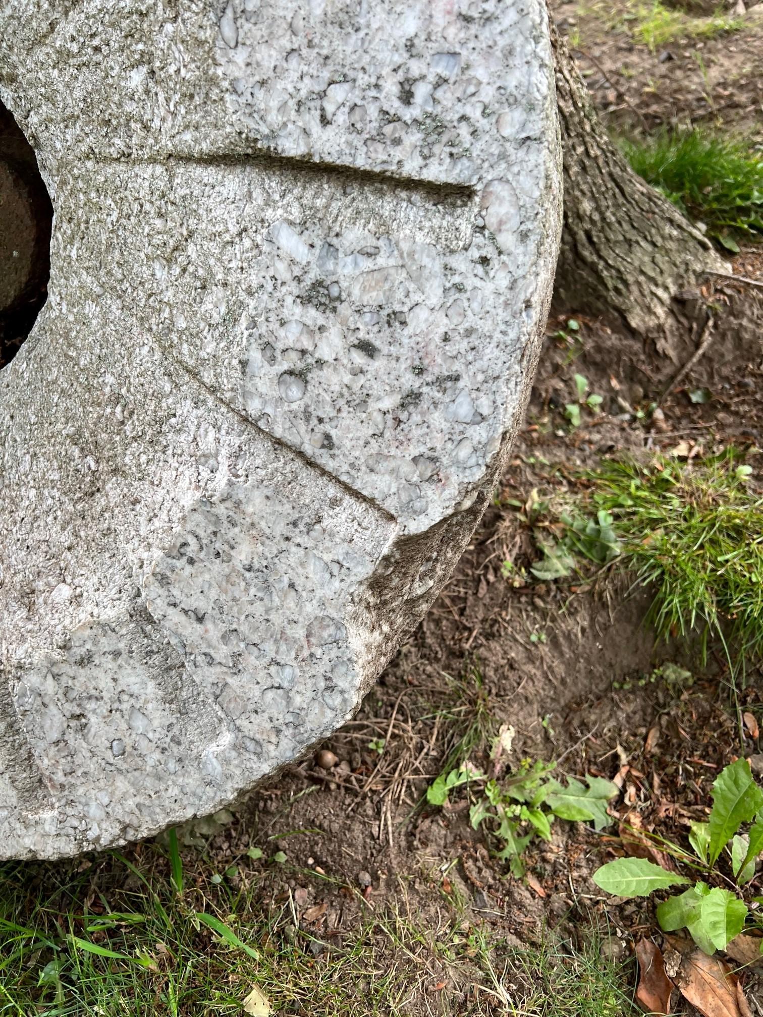 Américain Grandes pierres à moulin ou à broyer en granit antique de 30