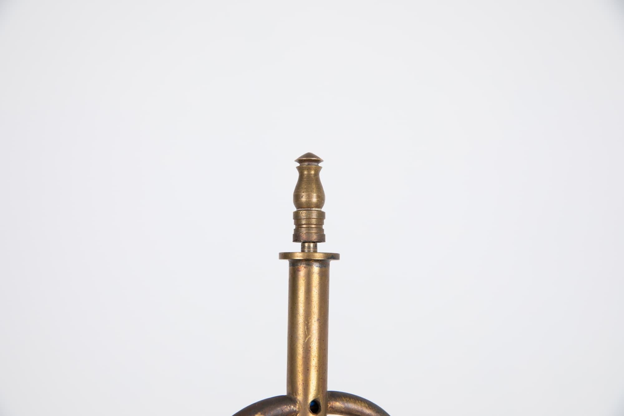 Grande lampe de bureau à colonne tournante en laiton, d'époque industrielle, circa 1900 en vente 1