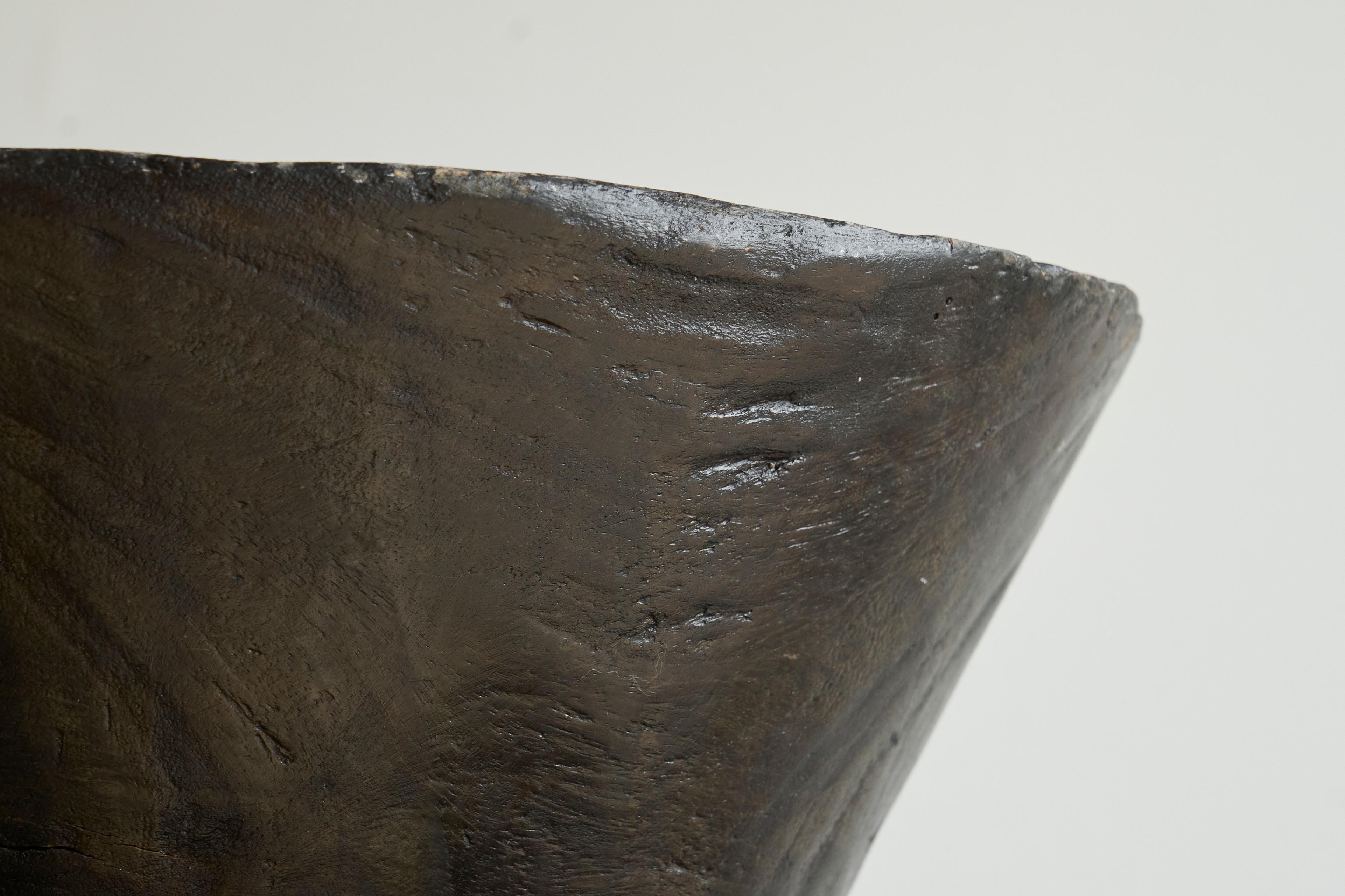 Gran Cuenco Antiguo Estilo Wabi Sabi en Madera Siglo XIX siglo XIX en venta