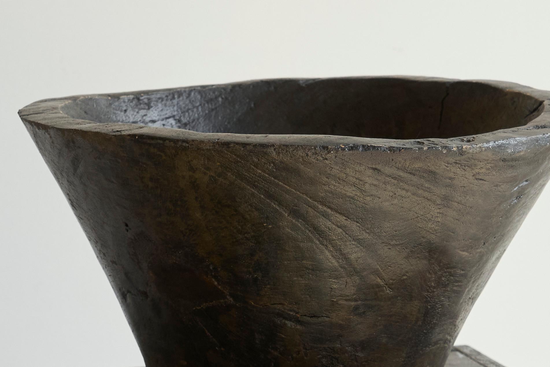 Gran Cuenco Antiguo Estilo Wabi Sabi en Madera Siglo XIX en venta 1