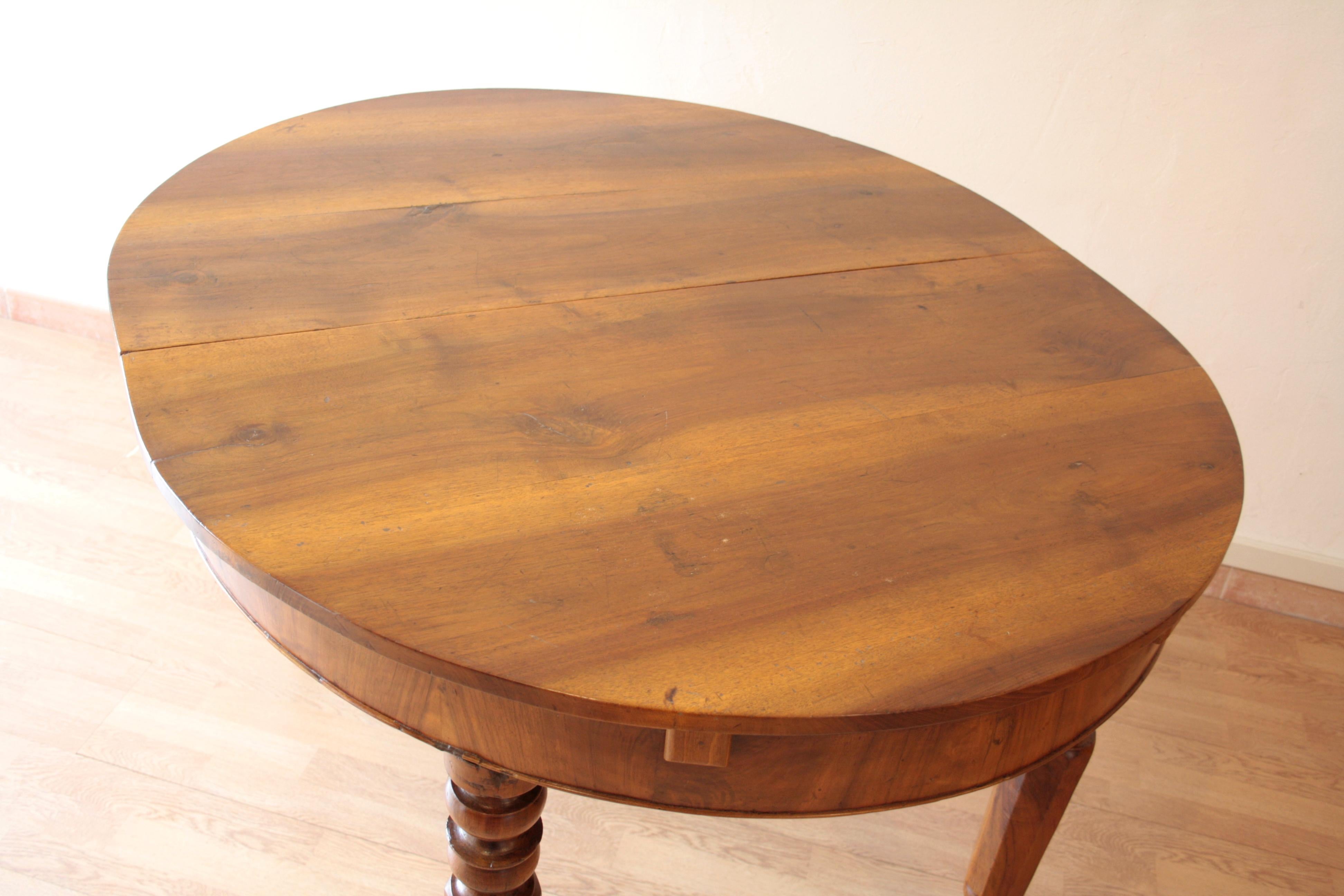 19th Century Italian Large Antique Walnut Extendable Dining Table, 1800s For Sale 7