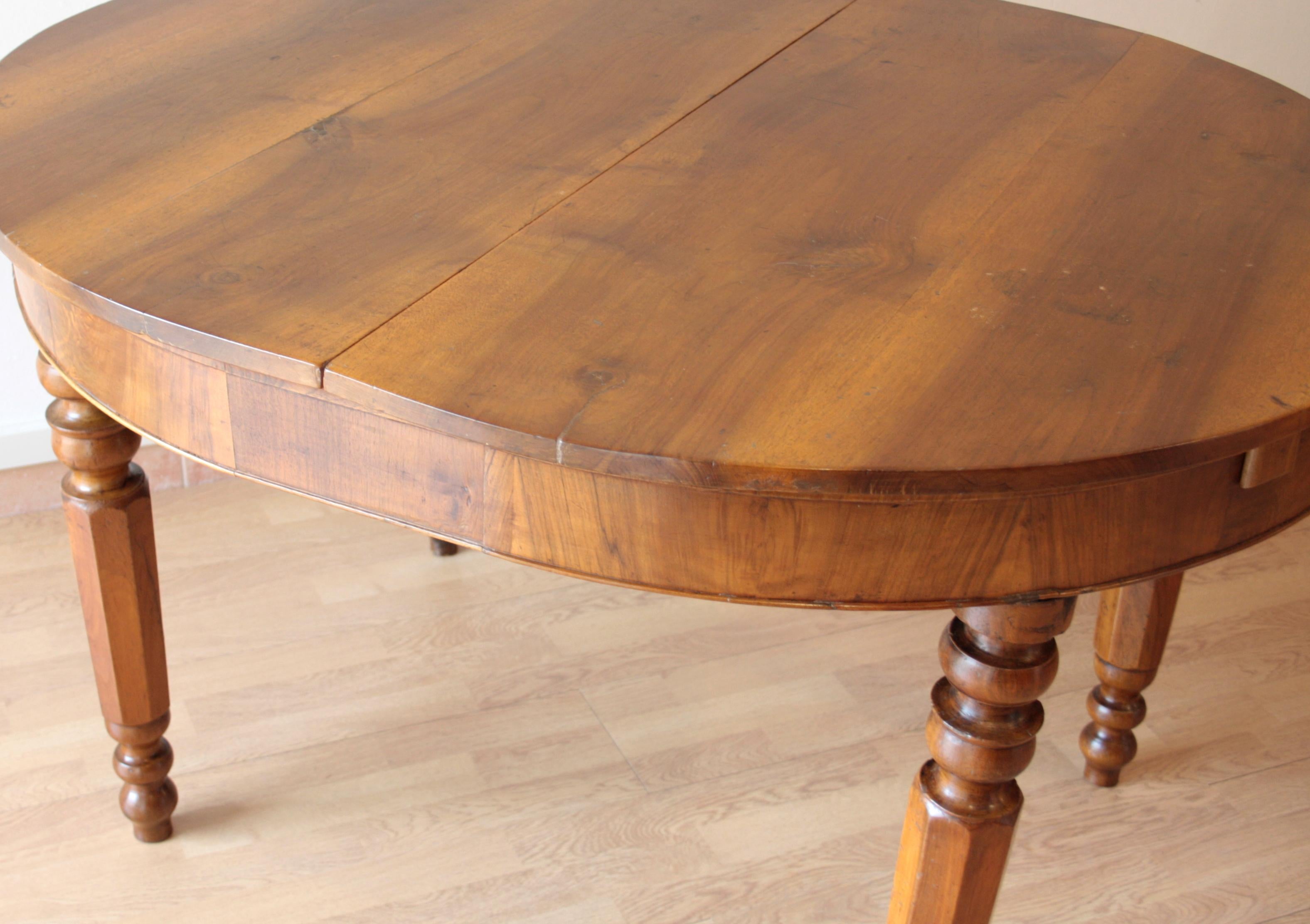 19th Century Italian Large Antique Walnut Extendable Dining Table, 1800s For Sale 8