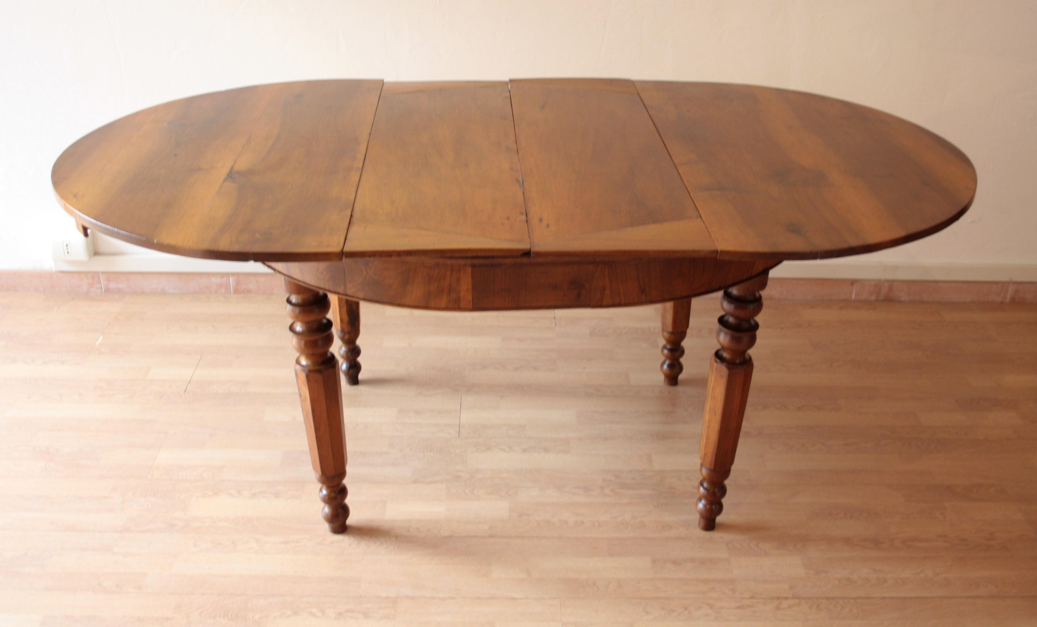 19th Century Italian Large Antique Walnut Extendable Dining Table, 1800s For Sale 10