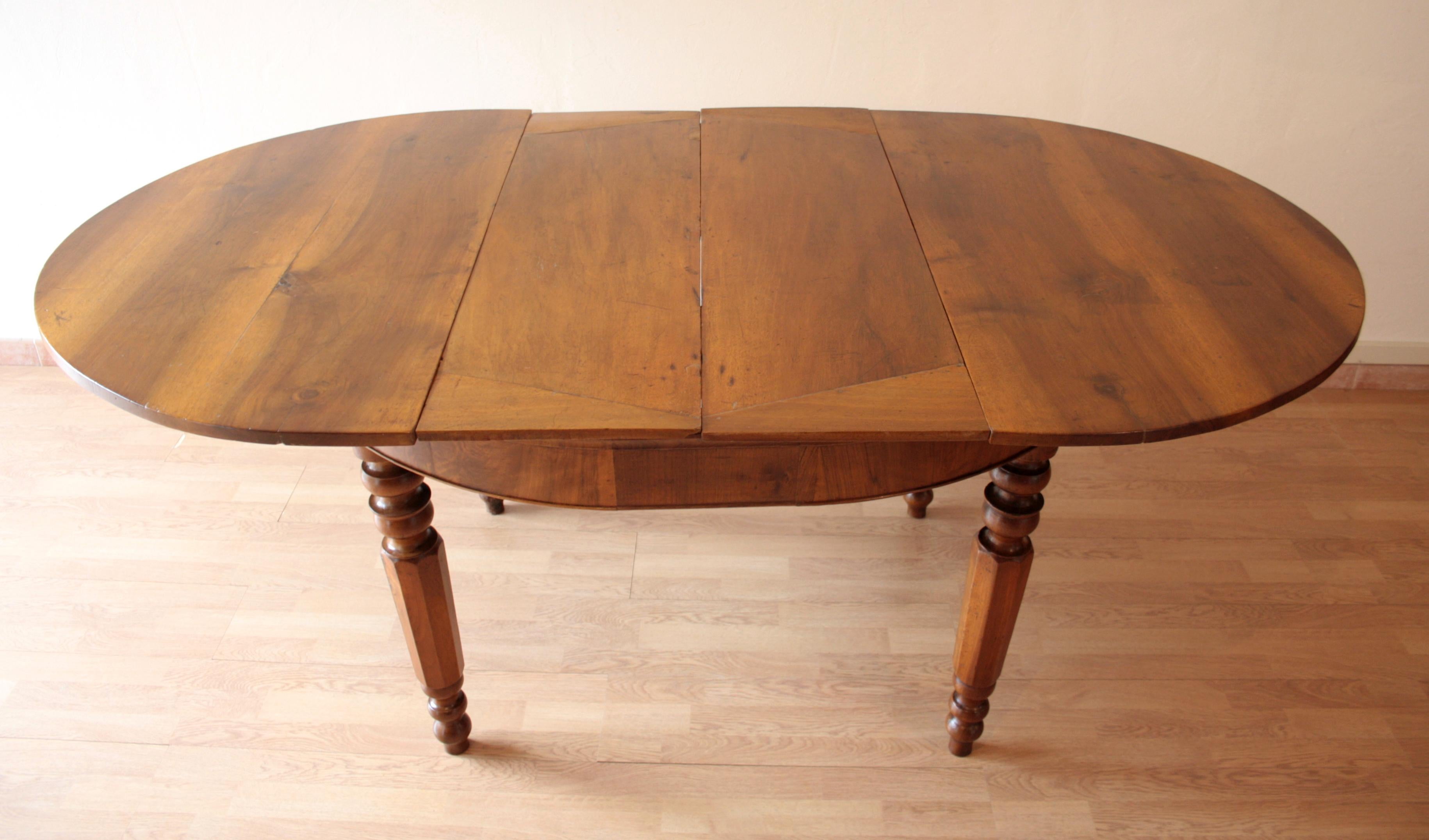 19th Century Italian Large Antique Walnut Extendable Dining Table, 1800s For Sale 11