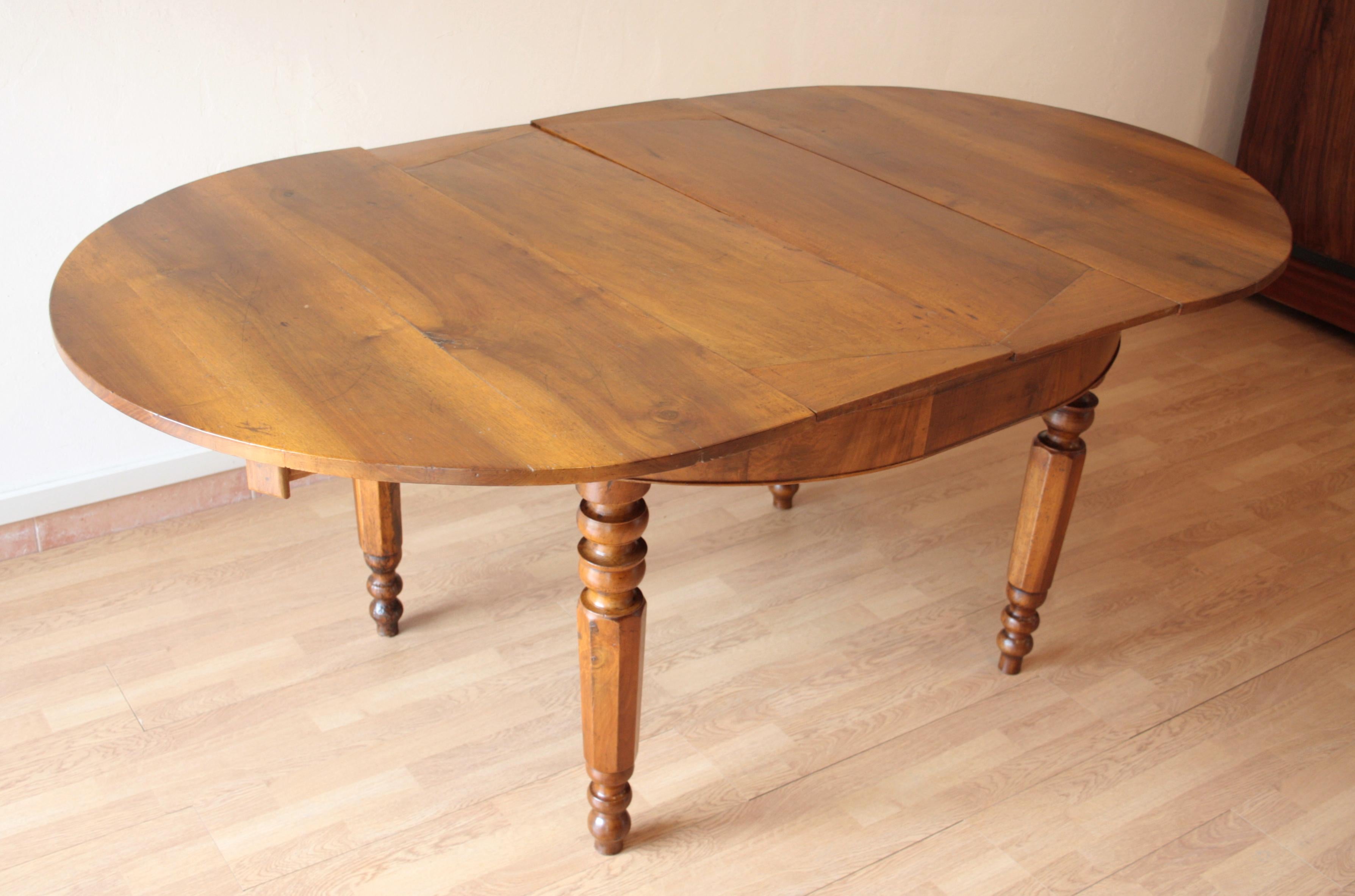 19th Century Italian Large Antique Walnut Extendable Dining Table, 1800s For Sale 12