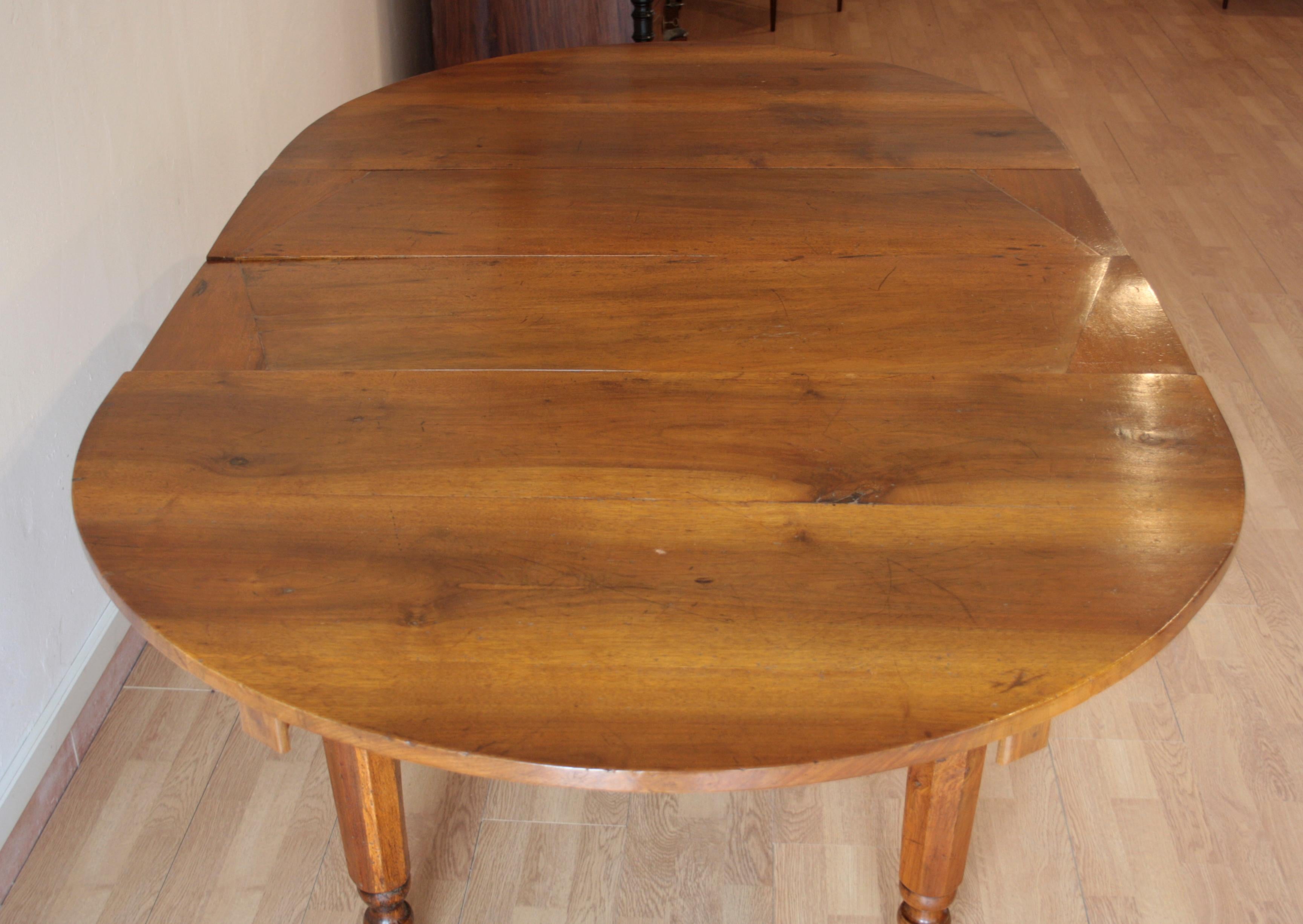 19th Century Italian Large Antique Walnut Extendable Dining Table, 1800s For Sale 13