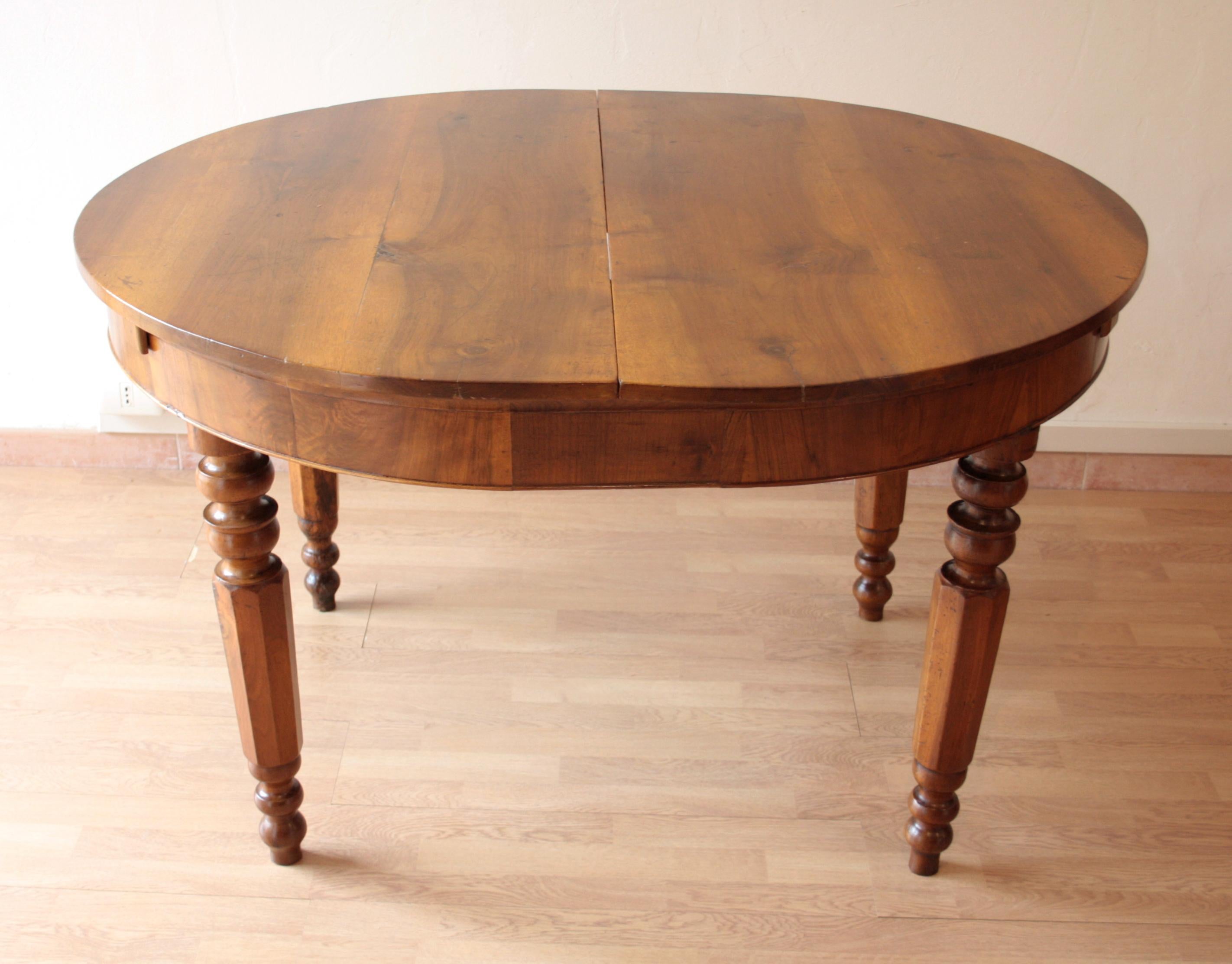 19th Century Italian Large Antique Walnut Extendable Dining Table, 1800s For Sale 2
