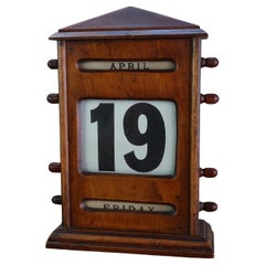 Grand calendrier de bureau perpétuel en noyer ancien. Anglais, C.C.