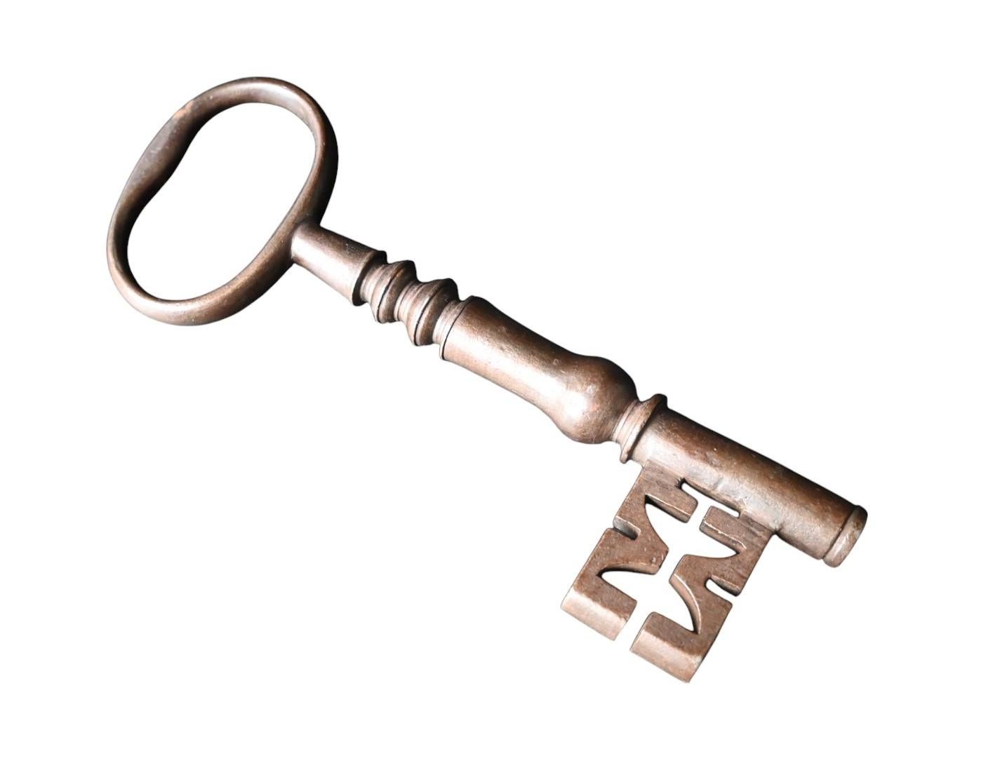 Forged Large Antique Warded Key – Late 17th Century For Sale