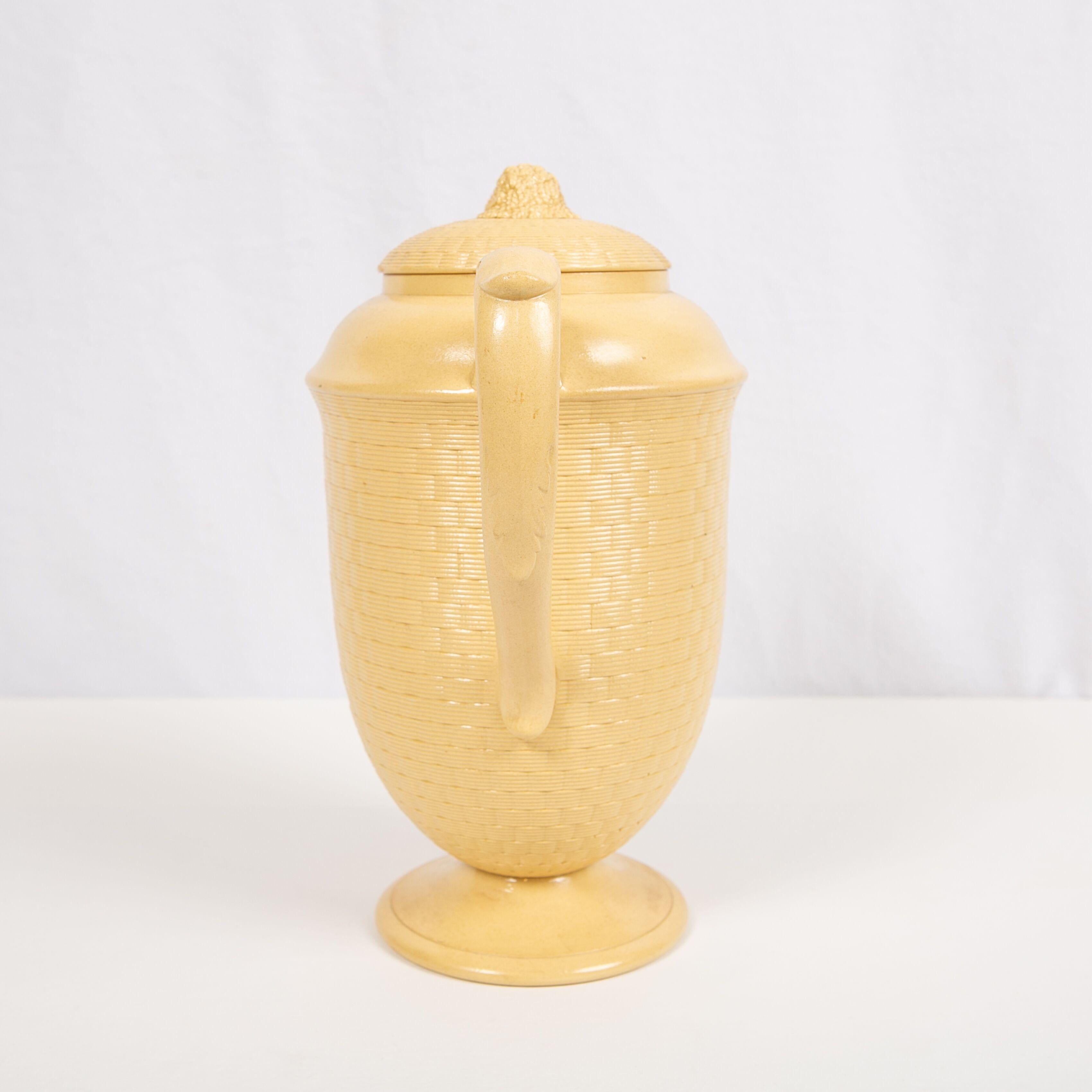 Large Antique Wedgwood Coffee Pot of Glazed Cane-Yellow Stoneware, circa 1830 1