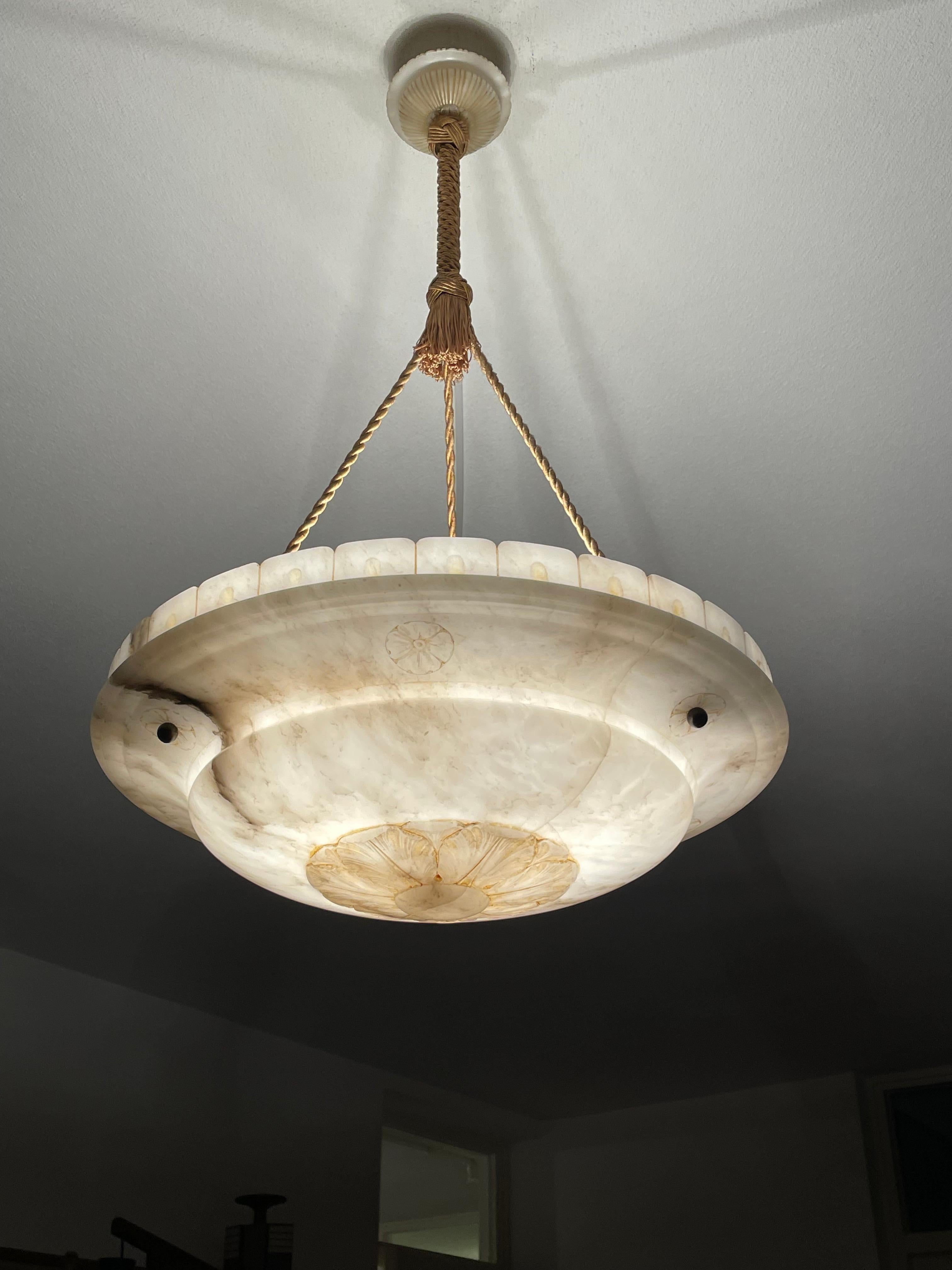 Large Antique White & Black Alabaster Pendant Chandelier w. Perfect Rope Chain In Good Condition In Lisse, NL