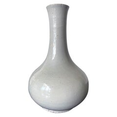 Grand vase bouteille ancien en céramique coréenne émaillée blanche de la dynastie Joseon