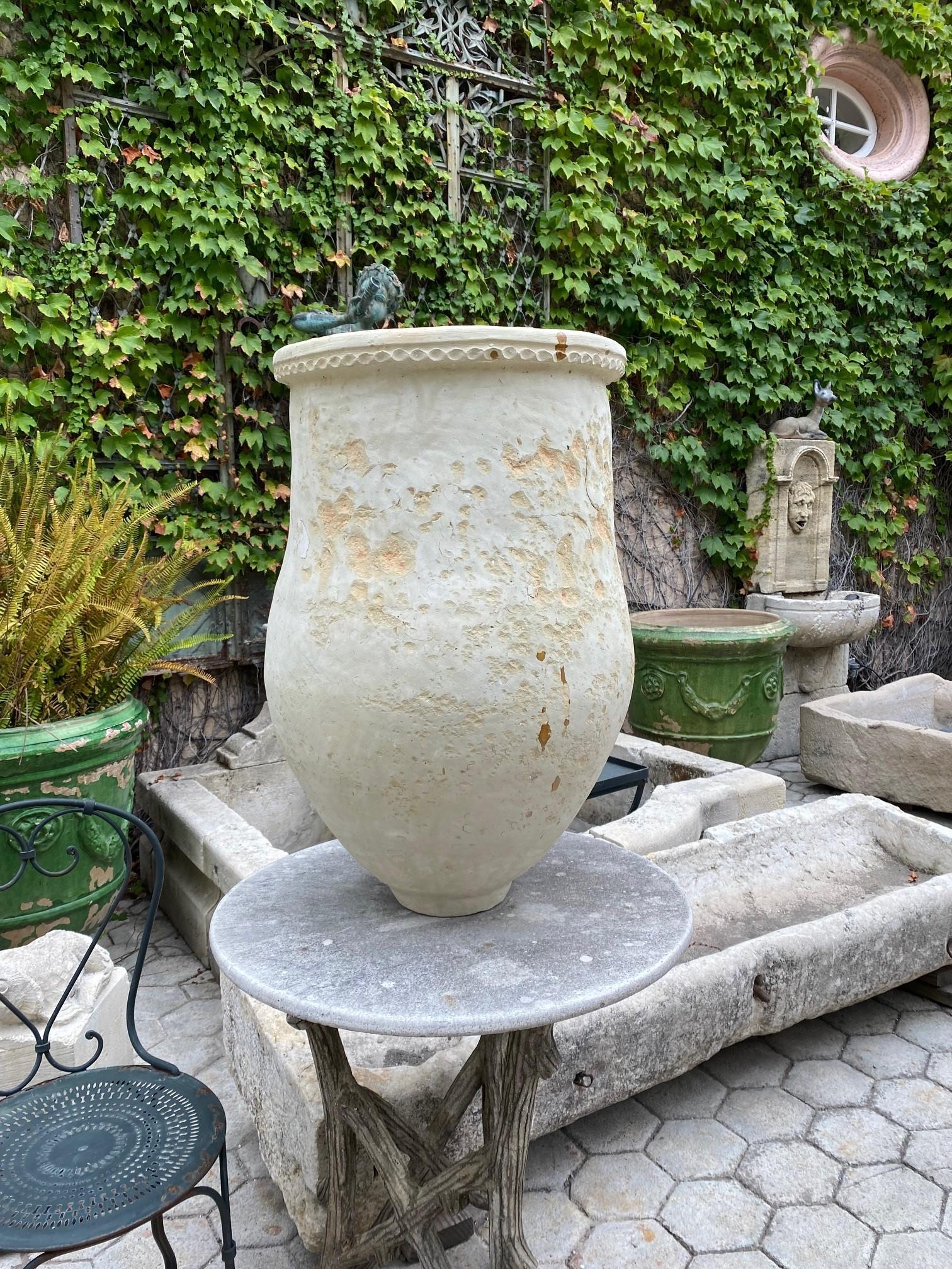 Espagnol Grand pot à huile en terre cuite blanche antique pour olives, vendeur d'urnes de jardin et jardinière, LA CA