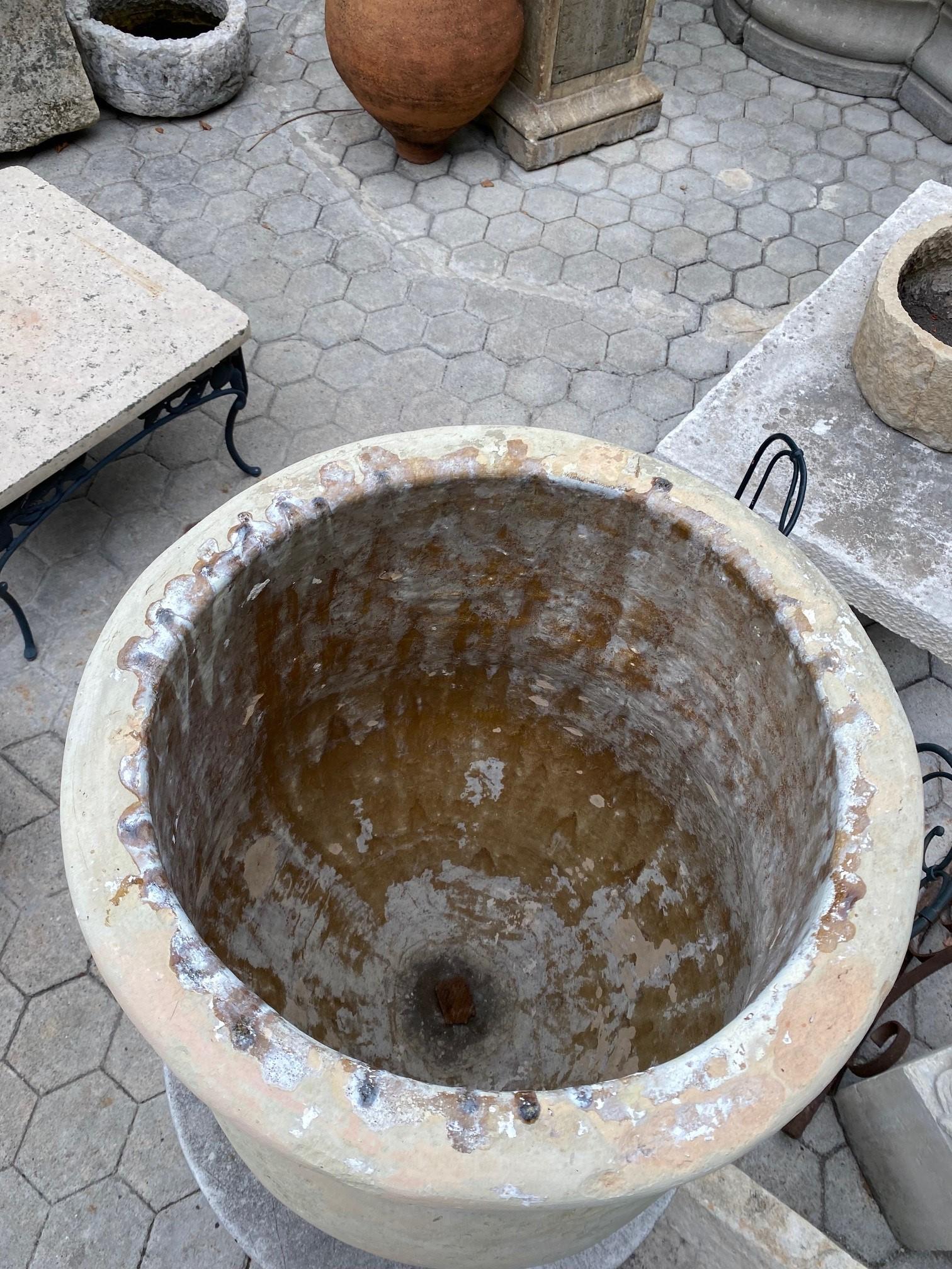 Terre cuite Grand pot à huile en terre cuite blanche antique pour olives, vendeur d'urnes de jardin et jardinière, LA CA