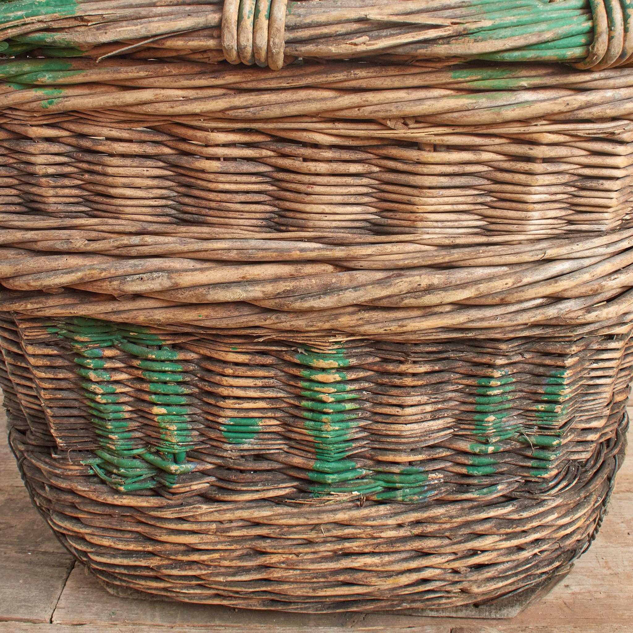 Francese Grande cesto di vimini francese per la vendemmia dell'uva di champagne in vendita