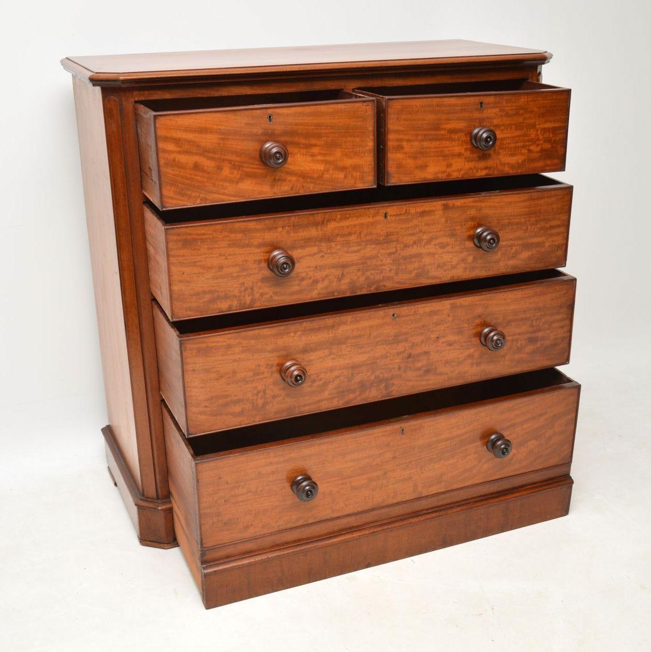 Mid-19th Century Large Antique William IV Mahogany Chest of Drawers