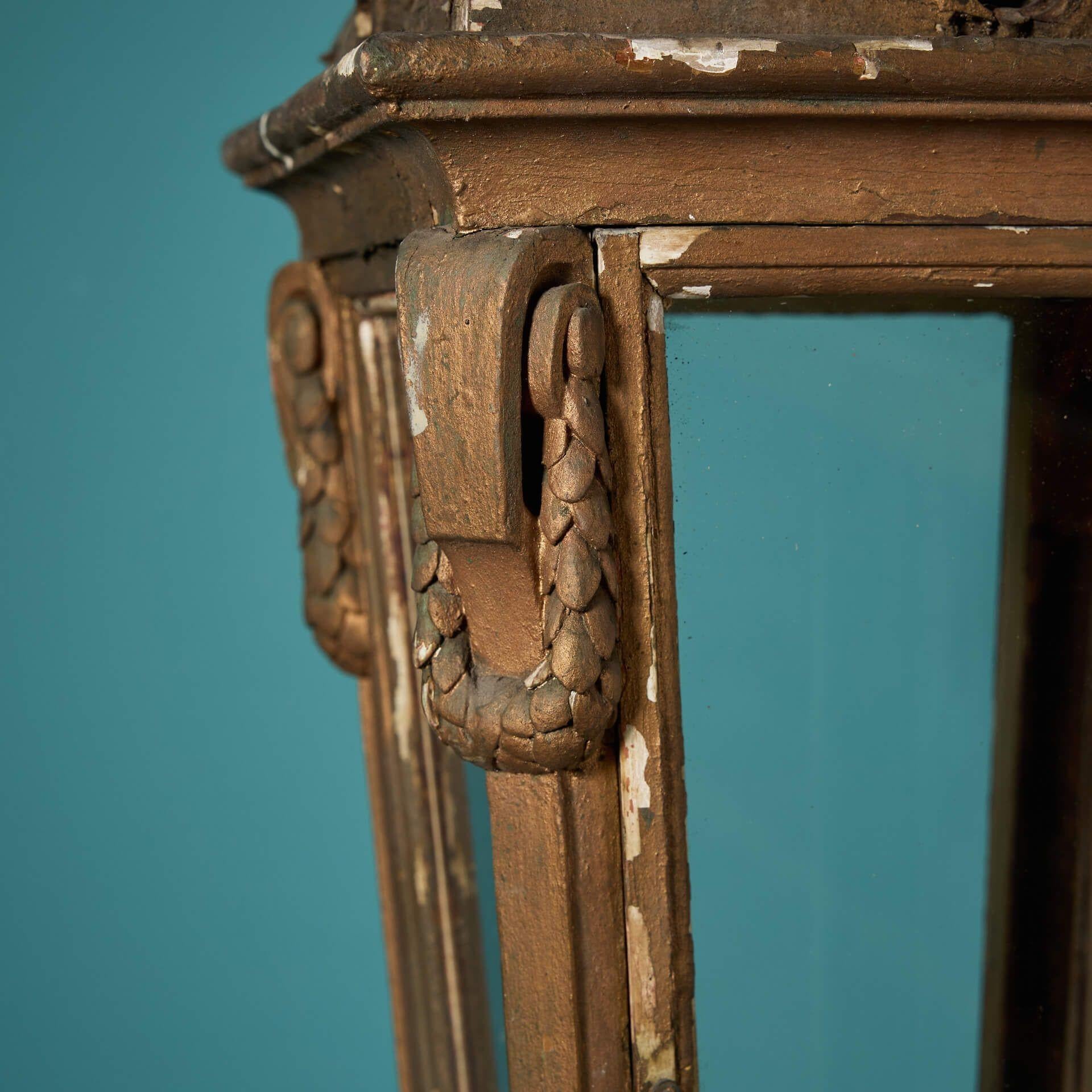 Gran farol colgante antiguo de madera y cristal Tallado a mano en venta