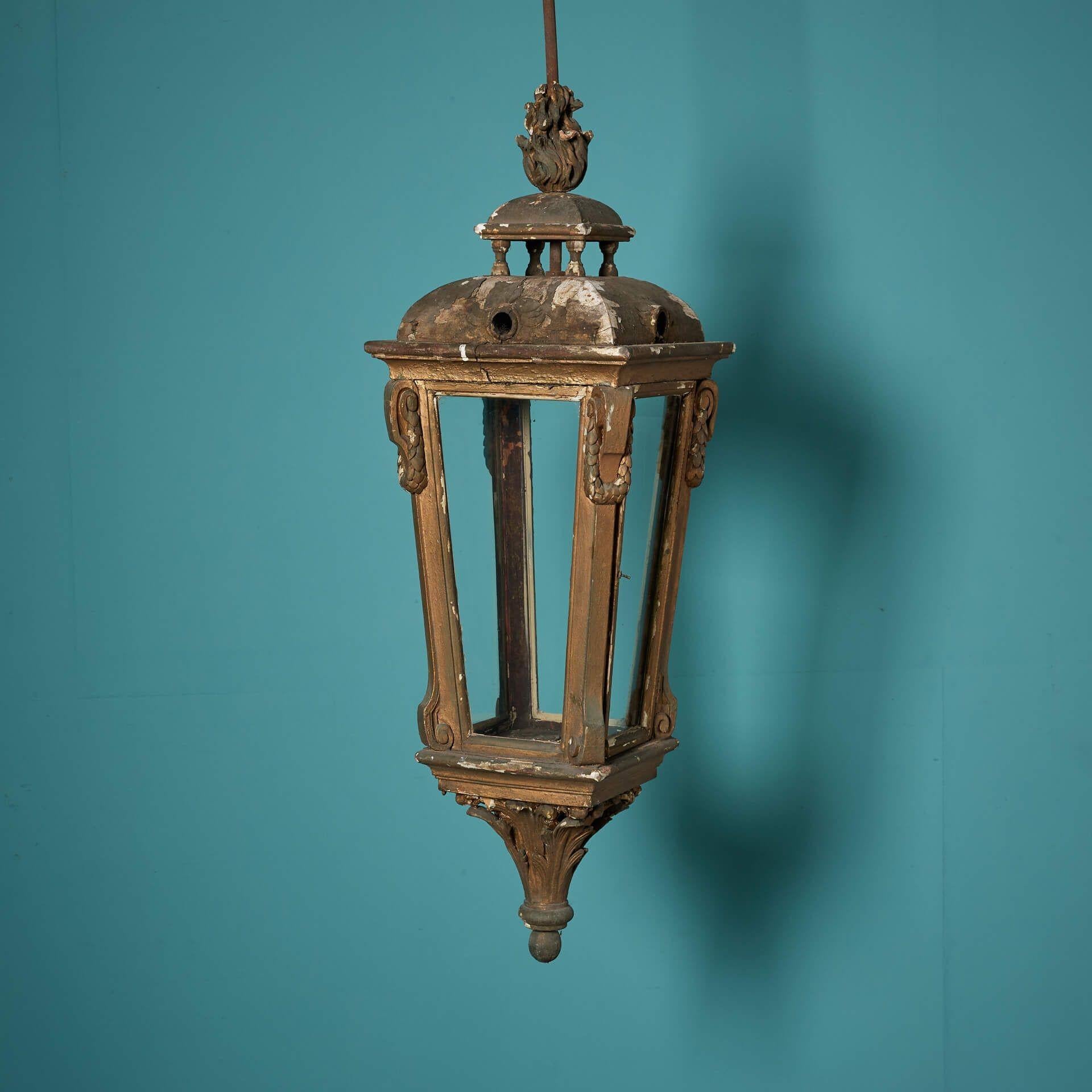 Gran farol colgante antiguo de madera y cristal Vidrio en venta