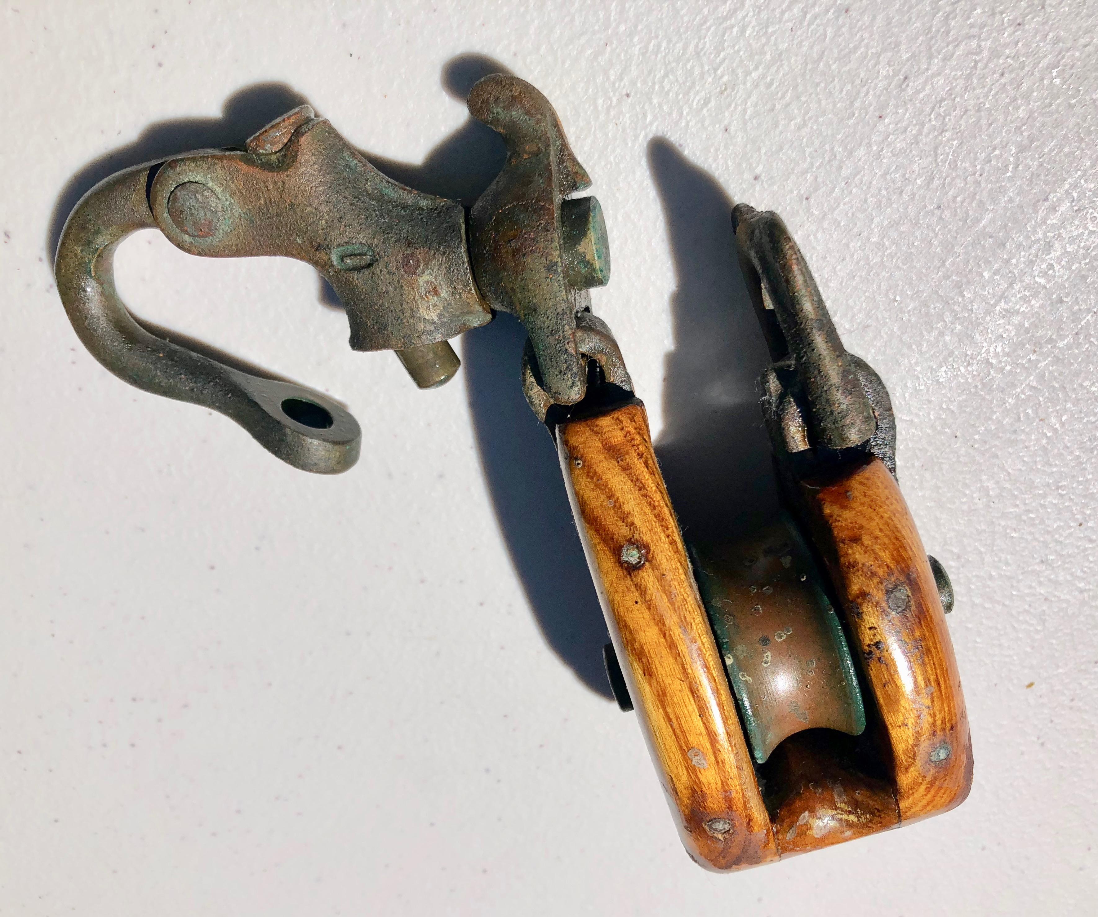 Large Antique Wood Marine Block with a Cast Iron Single Pulley For Sale 3