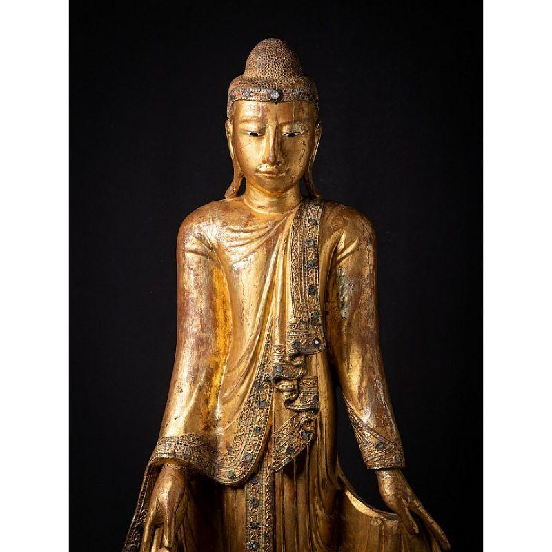Material: wood
152 cm high 
77,5 cm wide and 26,5 cm deep
Gilded with 24 krt. gold
Mandalay style
Originating from Burma
19th century
With inlayed eyes




