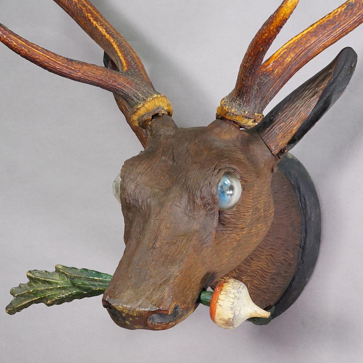 Gran cabeza de ciervo barroco tallada en madera antigua de Black Forest con trofeo de 10 puntas siglo XVIII en venta