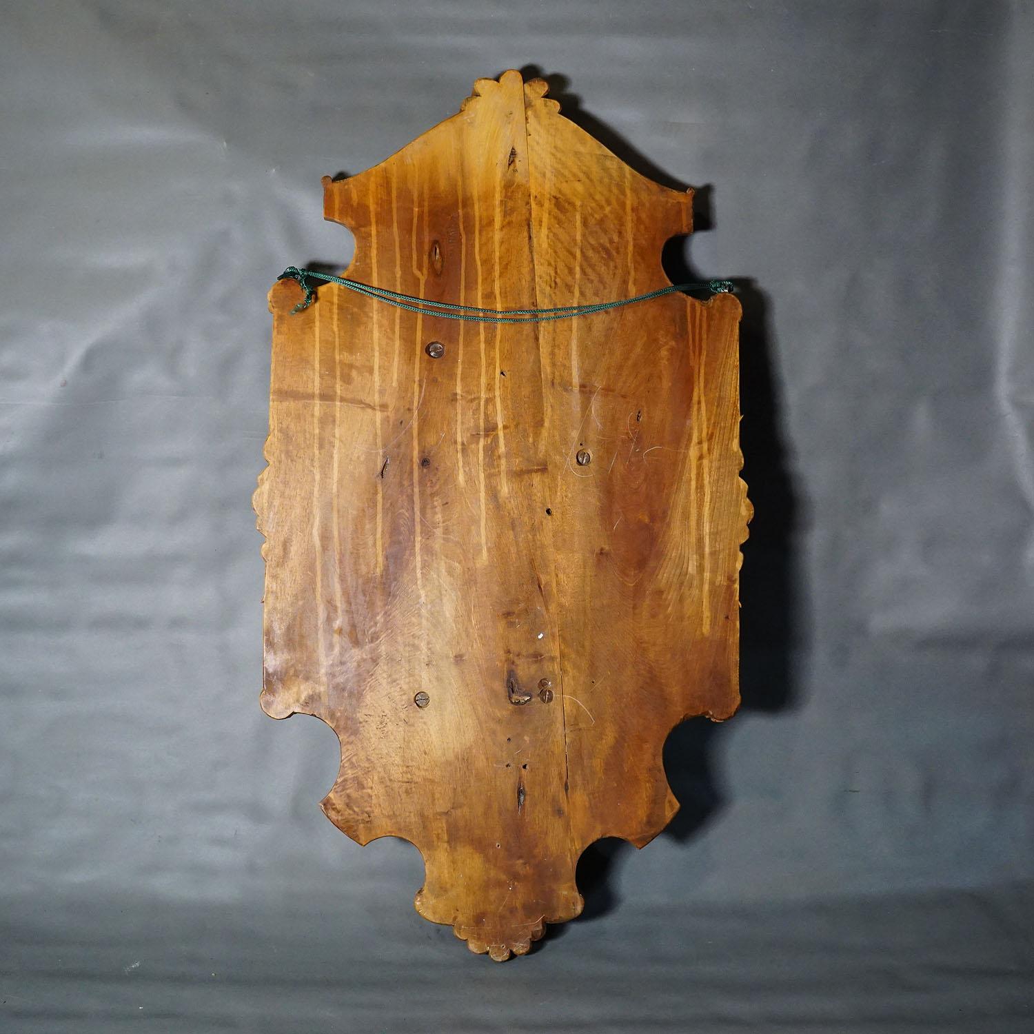 Grande plaque ancienne en bois sculpté représentant un cerf dans la Black Forest en vente 6