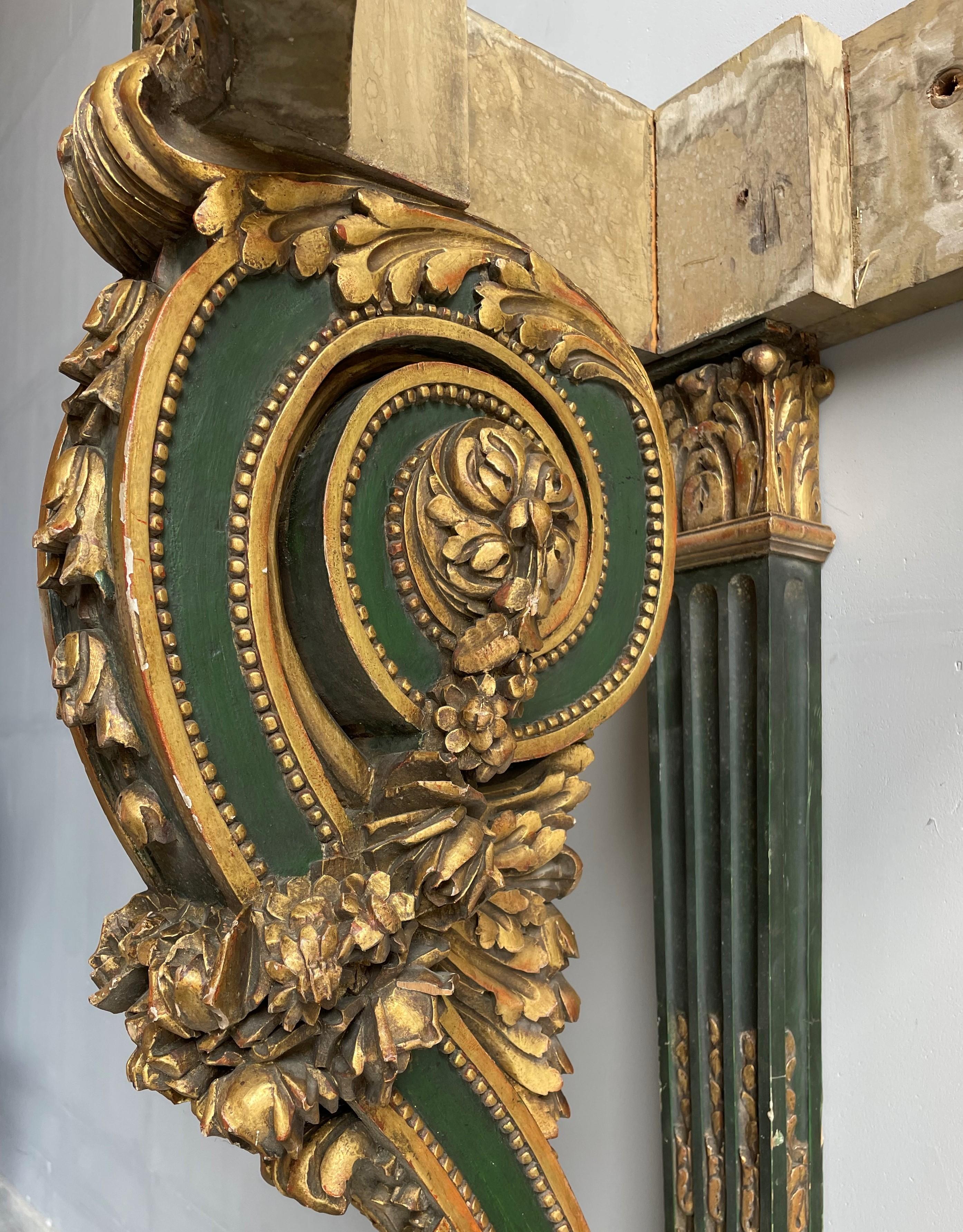 Großer antiker Holz-Beistelltisch mit Vergoldete Schnitzereien und Marie Antoinette-Maske im Angebot 6