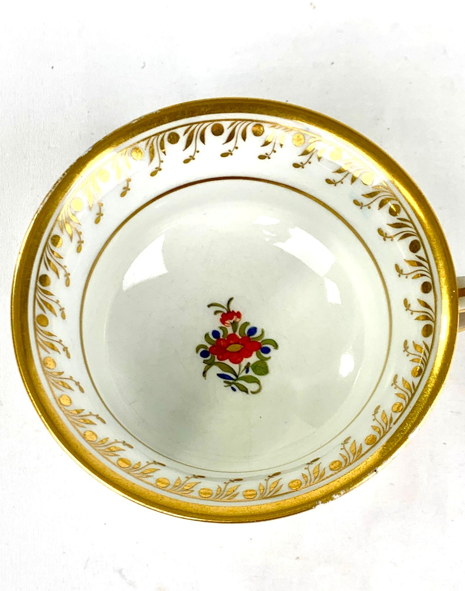 Gran taza y platillo antiguos de porcelana Worcester Inglaterra Circa 1820 en venta 3