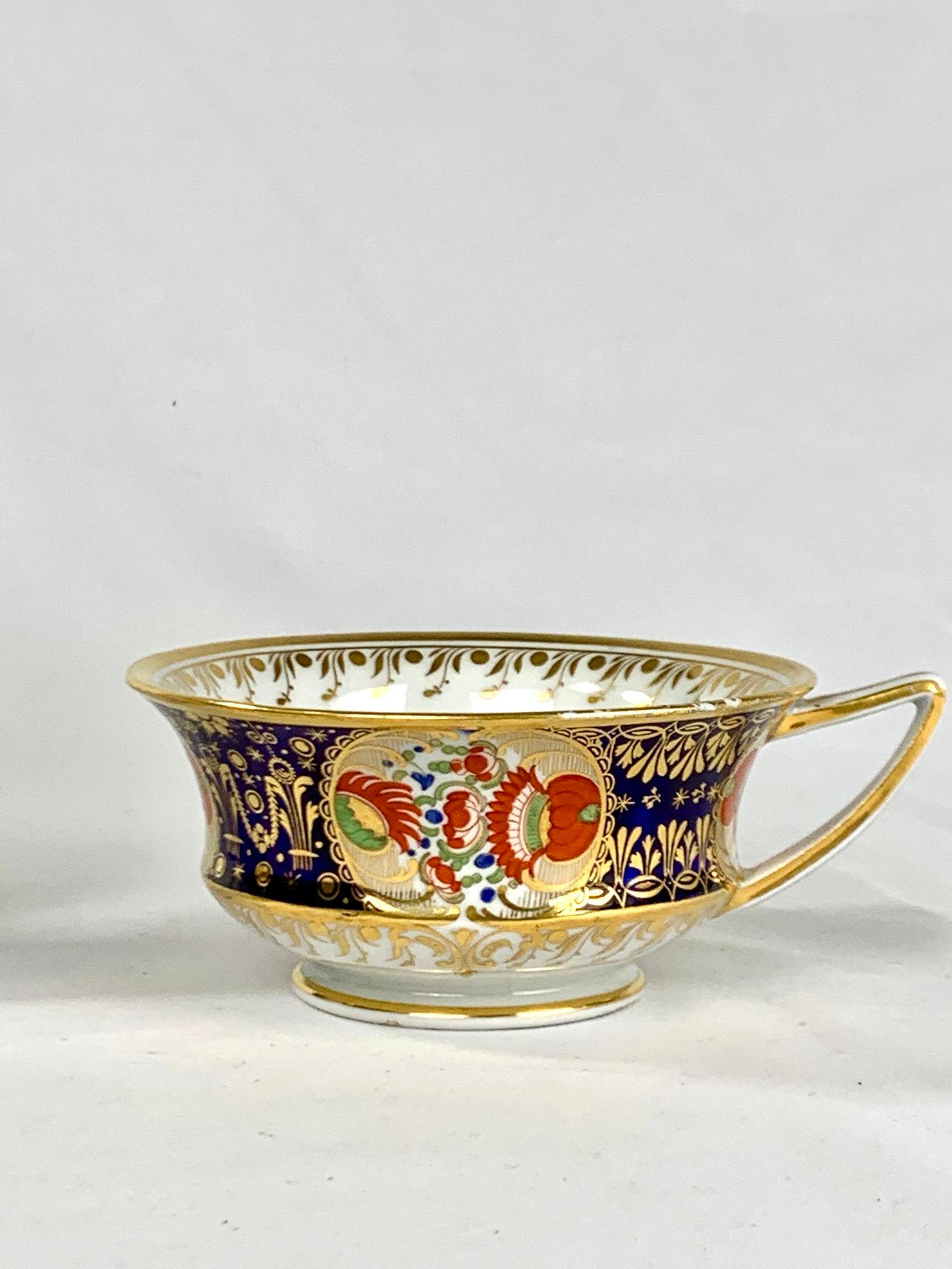 Gran taza y platillo antiguos de porcelana Worcester Inglaterra Circa 1820 Pintado a mano en venta