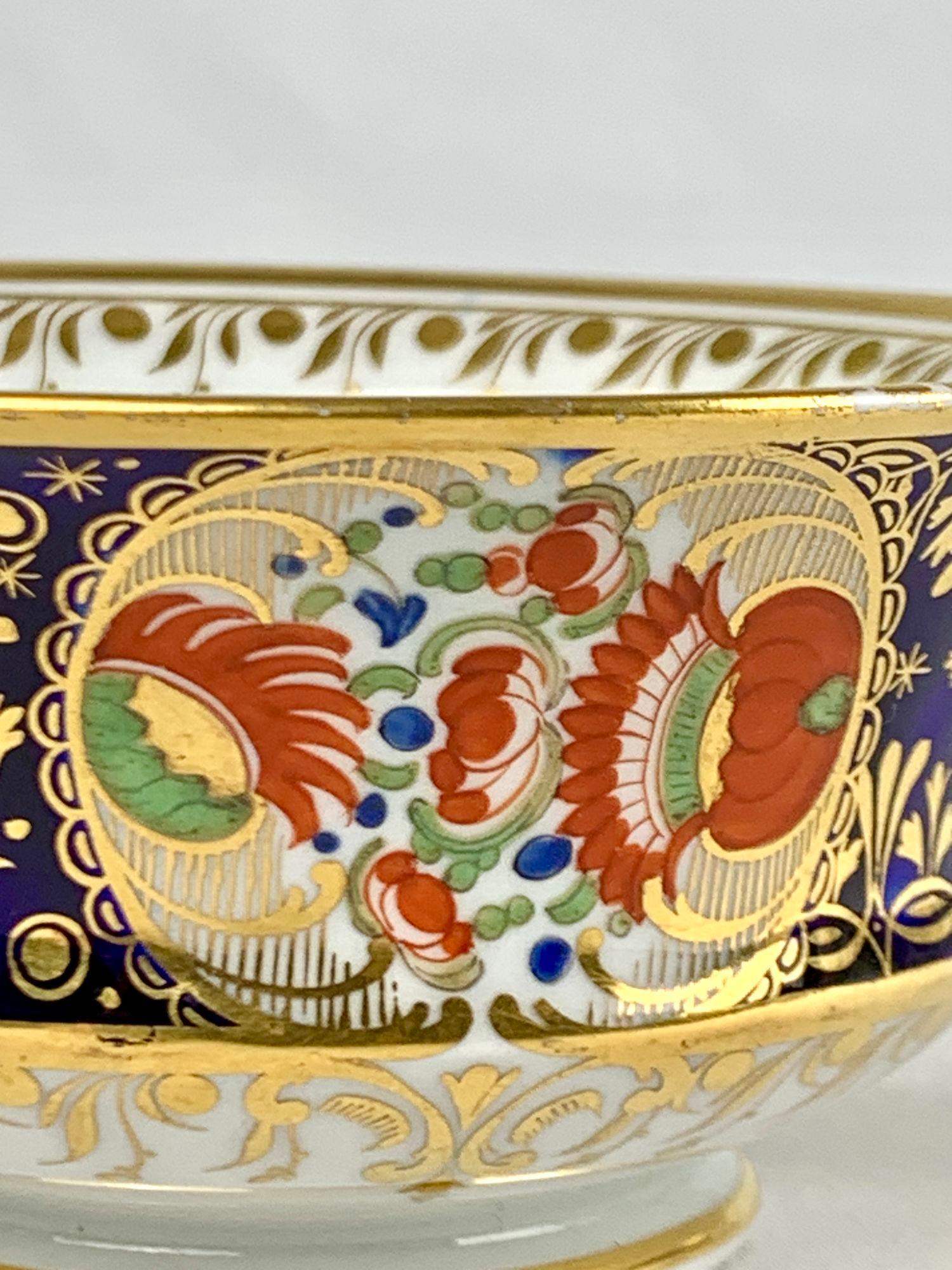 Gran taza y platillo antiguos de porcelana Worcester Inglaterra Circa 1820 en Excelente estado para la venta en Katonah, NY