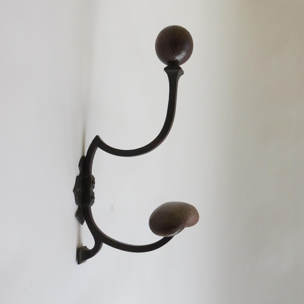 Large Antique Wrought Iron And Oak Coat And Hat Wall Mounted Hook 1910 In Good Condition In Stow on the Wold, GB