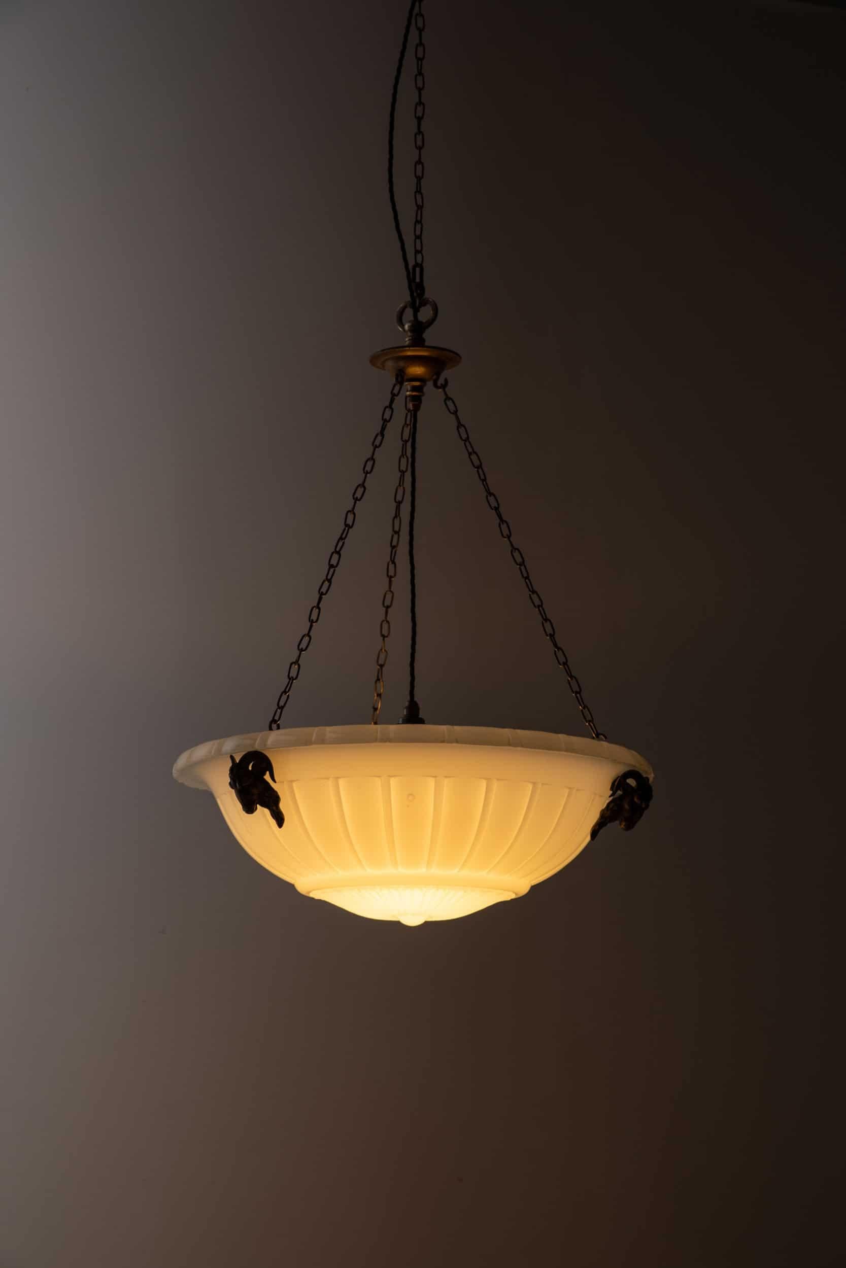 Antique XL Ram's Head Moonstone Glass Plafonnier Light Pendant, C.1920 (20. Jahrhundert) im Angebot