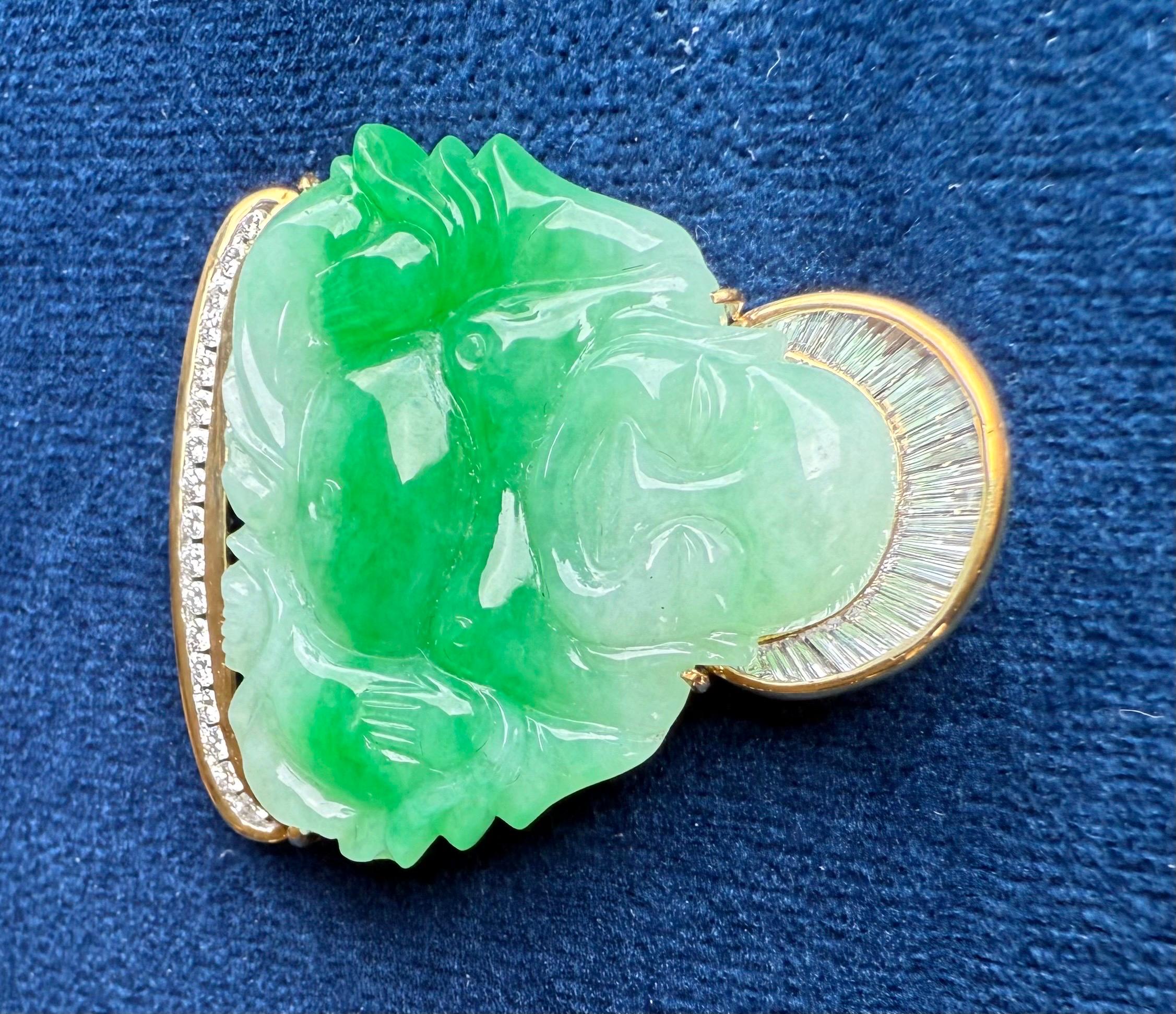 Pendentif Bouddha heureux en jade vert pomme serti de diamants en or jaune 18 carats Unisexe en vente