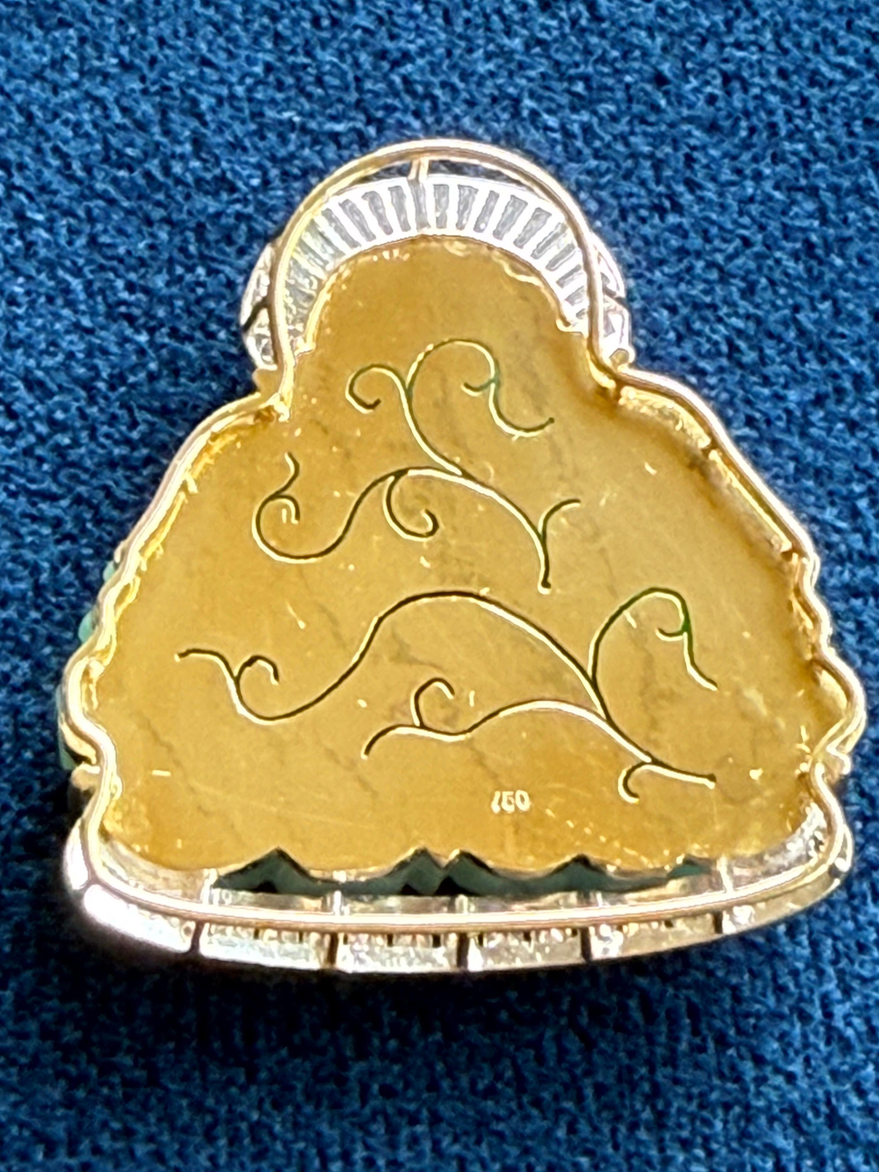 Pendentif Bouddha heureux en jade vert pomme serti de diamants en or jaune 18 carats en vente 2