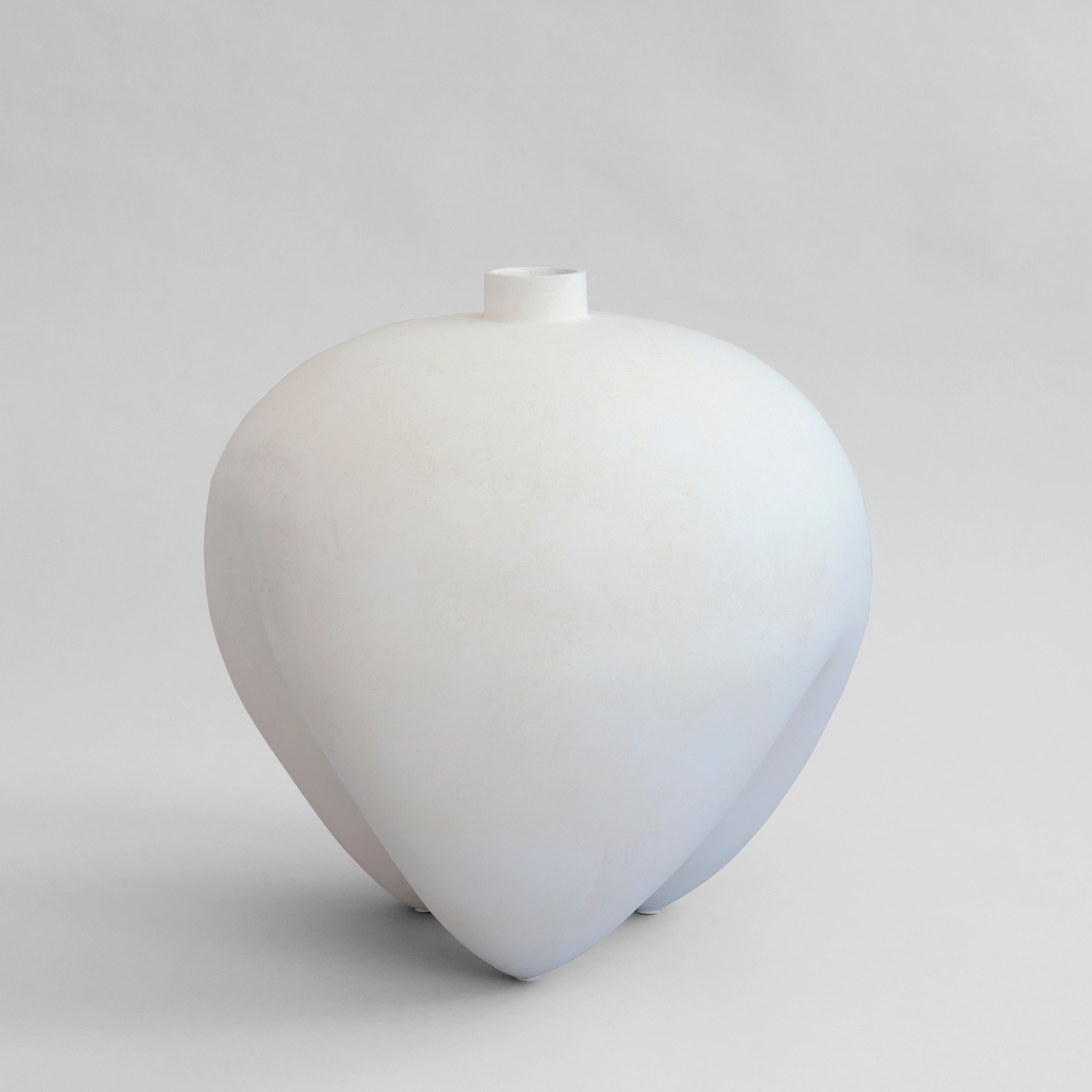 Contemporary Danish design large apple shaped vase in a matte white glaze finish.
Tubular spout opening.
     