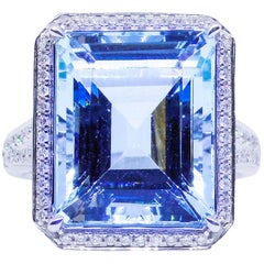 Large Aquamarine 9.89 Carat Art Deco Style Diamond 18 White Gold Dress Ring