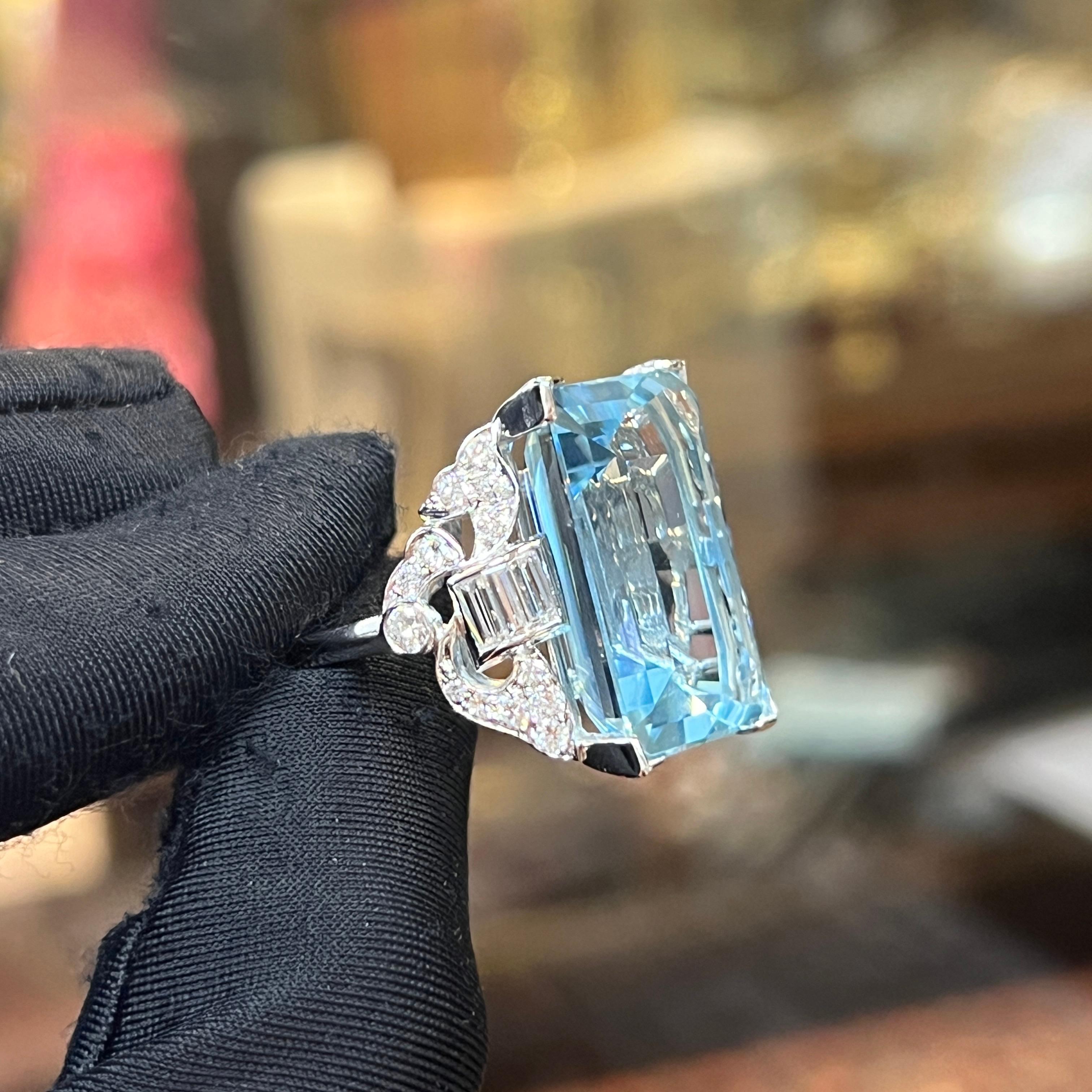 Großer Ring mit Aquamarin und Diamant im Zustand „Hervorragend“ im Angebot in New York, NY