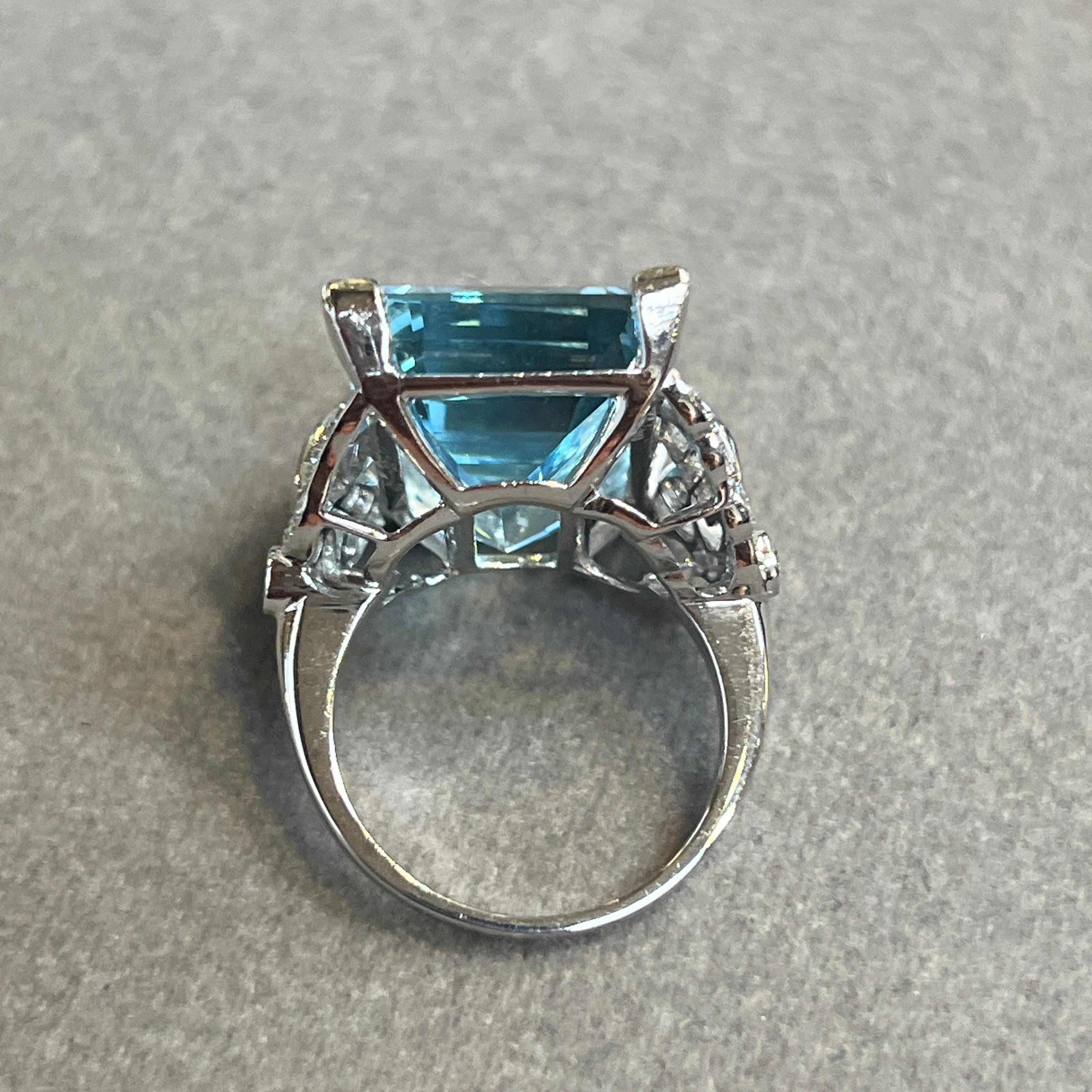 Großer Ring mit Aquamarin und Diamant Damen im Angebot