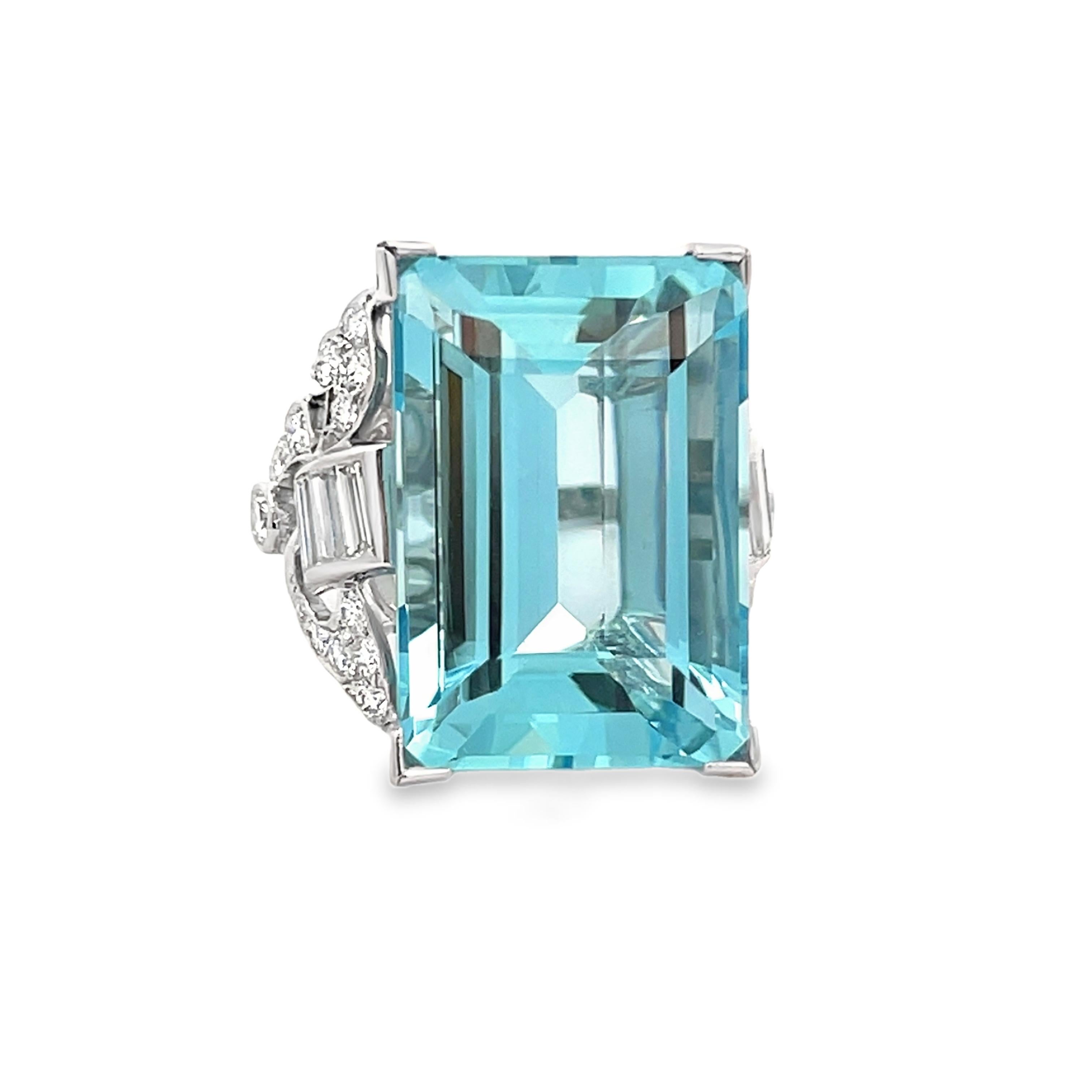 Großer Ring mit Aquamarin und Diamant im Angebot 3