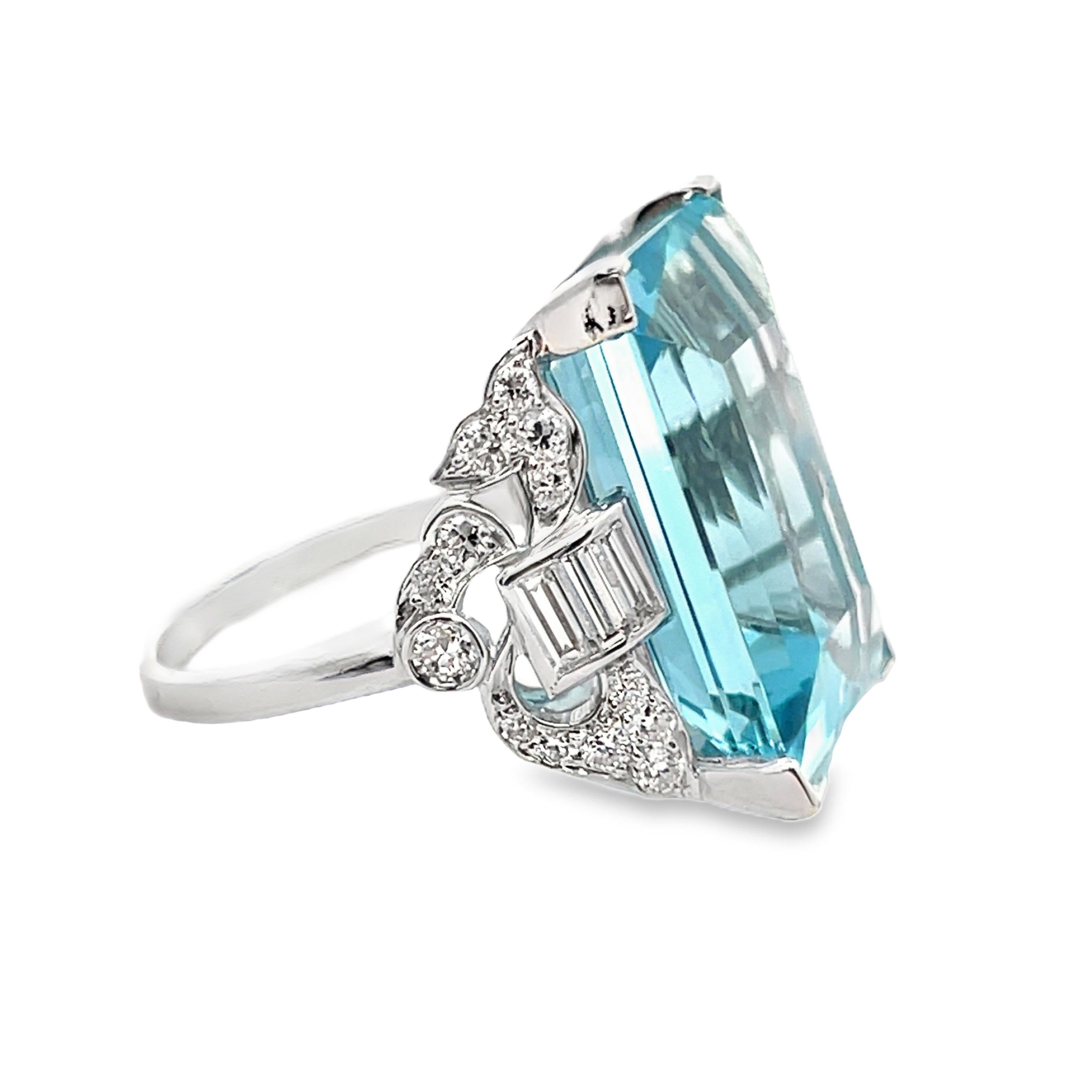 Großer Ring mit Aquamarin und Diamant im Angebot 4