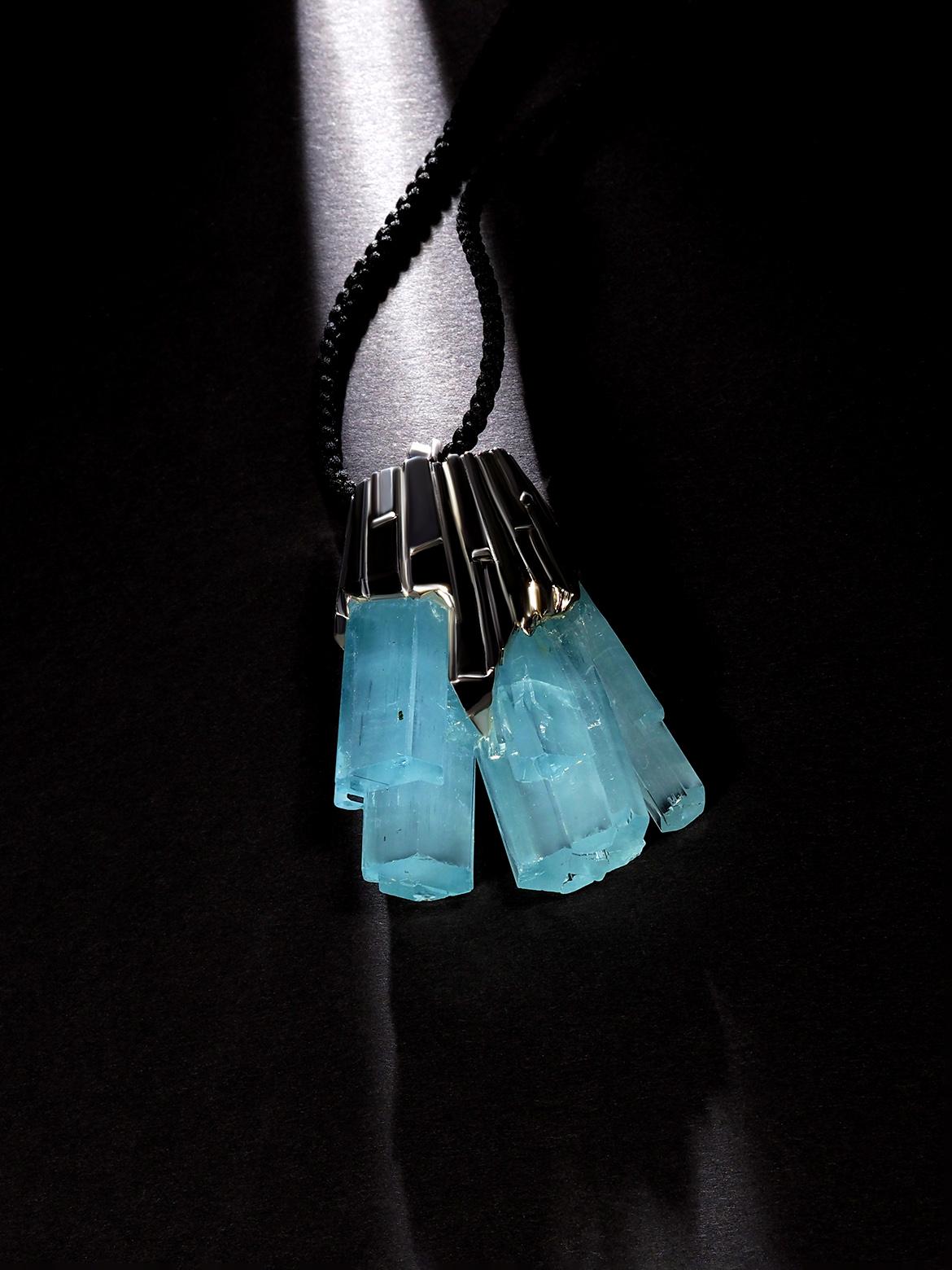 Large Aquamarine Crystal Silver Pendant March birthstone gift raw aigue-marine In New Condition For Sale In Berlin, DE
