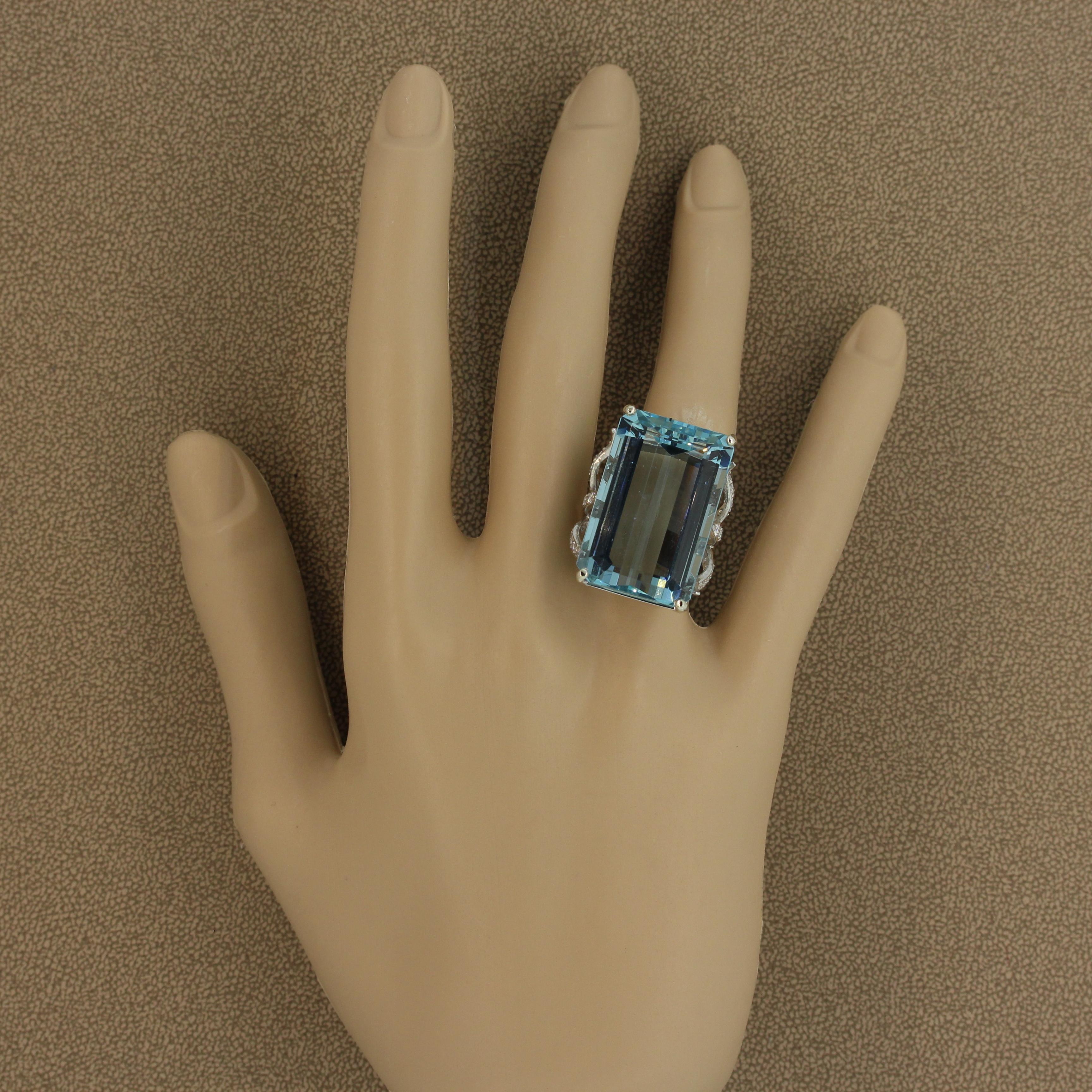 Large Aquamarine Diamond Gold Ring In New Condition For Sale In Beverly Hills, CA
