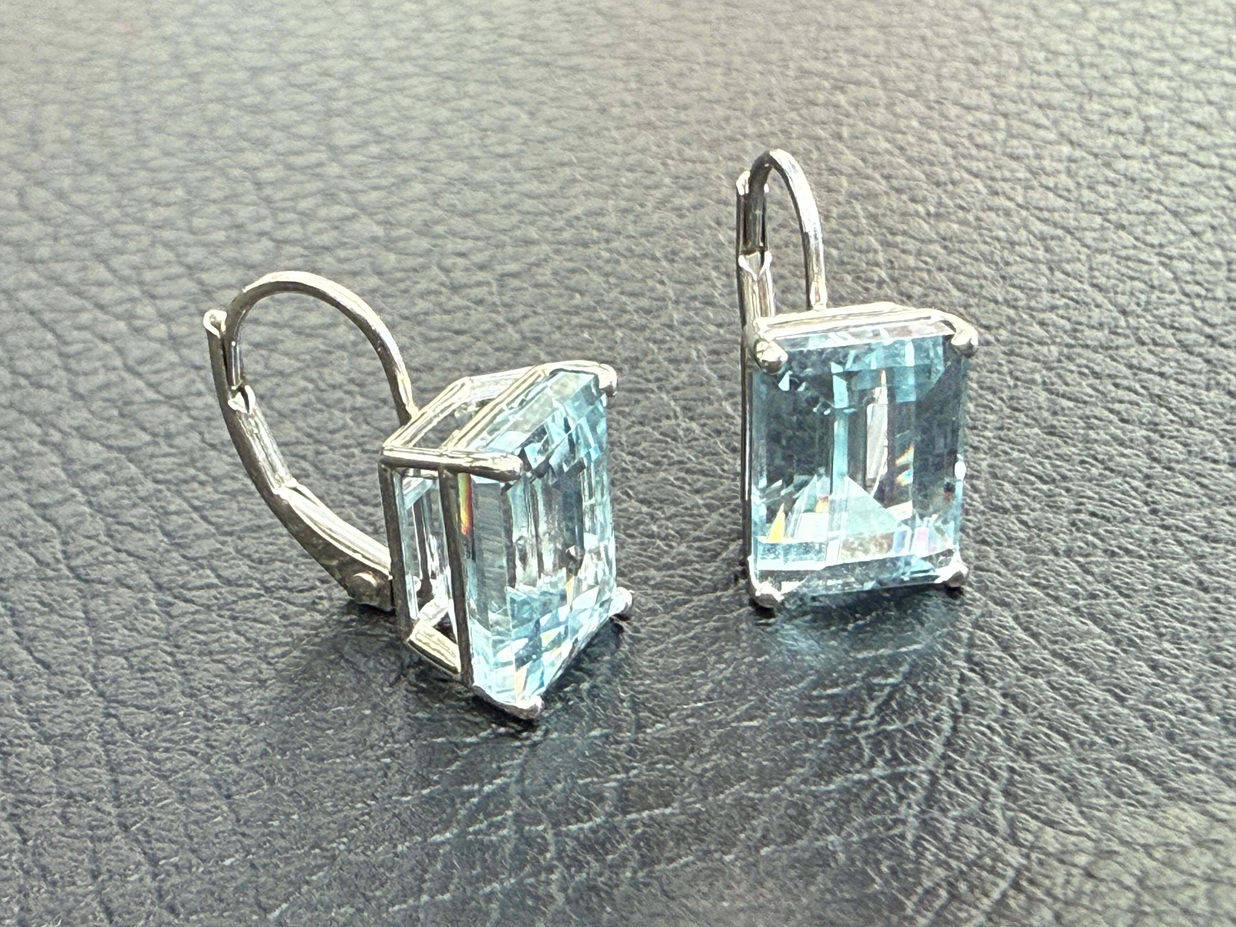 Donna Orecchini grandi in acquamarina con chiusura a leva in oro bianco 14KT in vendita