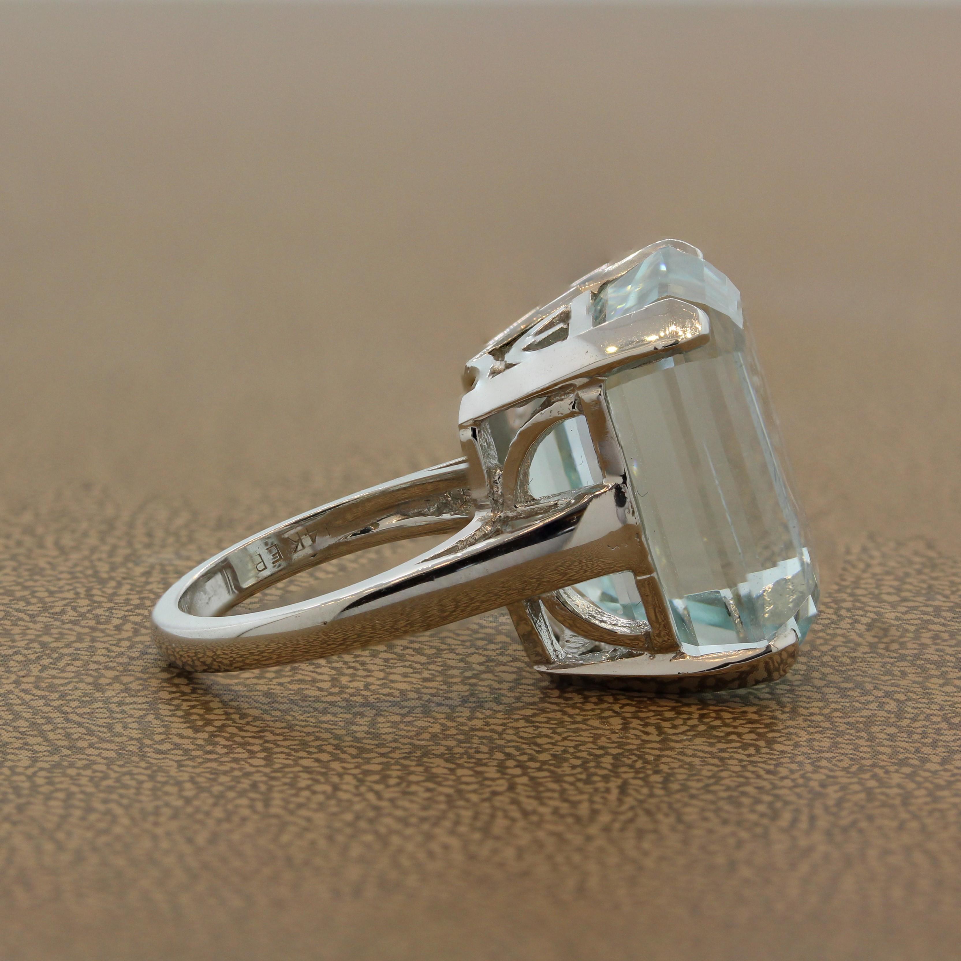 Large Aquamarine Gold Cocktail Ring In New Condition In Beverly Hills, CA